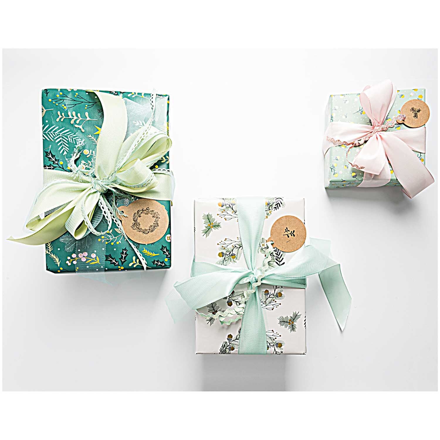 Paper Poetry Stempelset Classical Christmas mit Geschenken in festlichem Papier und Schleifen. Ideal für kreative Weihnachtsdekorationen.