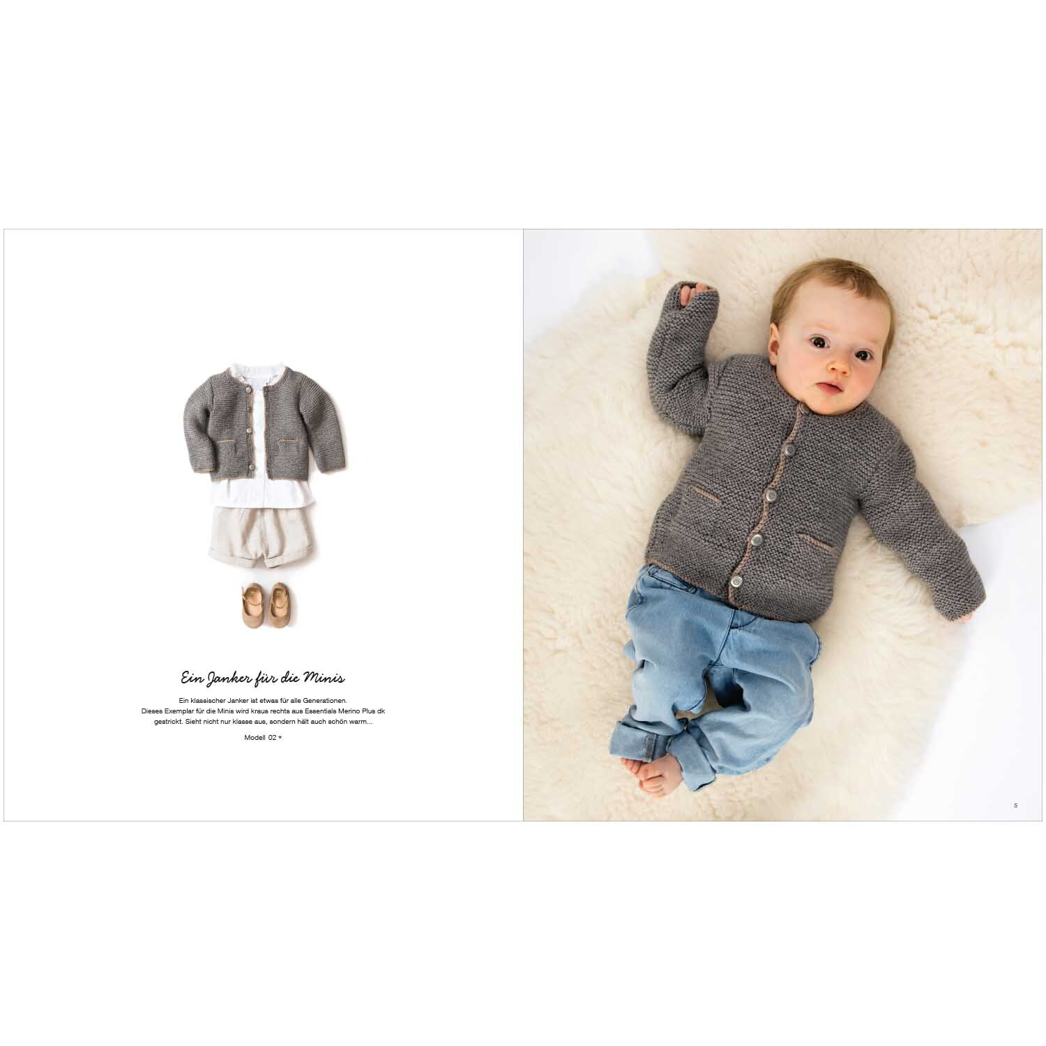Trachtenbuch Alpine Knits: Baby in grauer Strickjacke und blauer Hose auf weißem Hintergrund liegend.