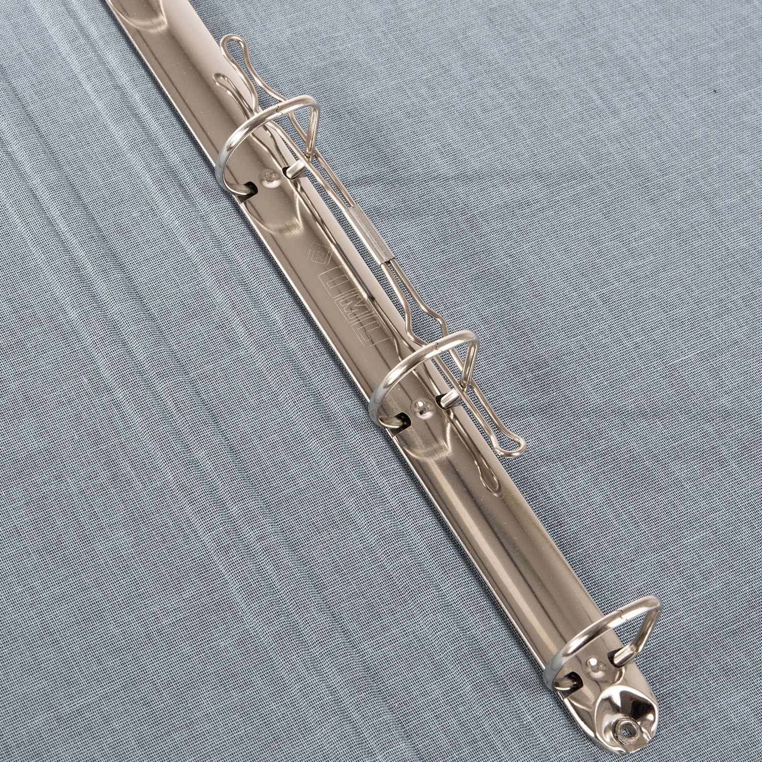 Fotoringbuch A4 auf blaugrauem Hintergrund mit silbernem Ringmechanismus, Marke goldbuch.