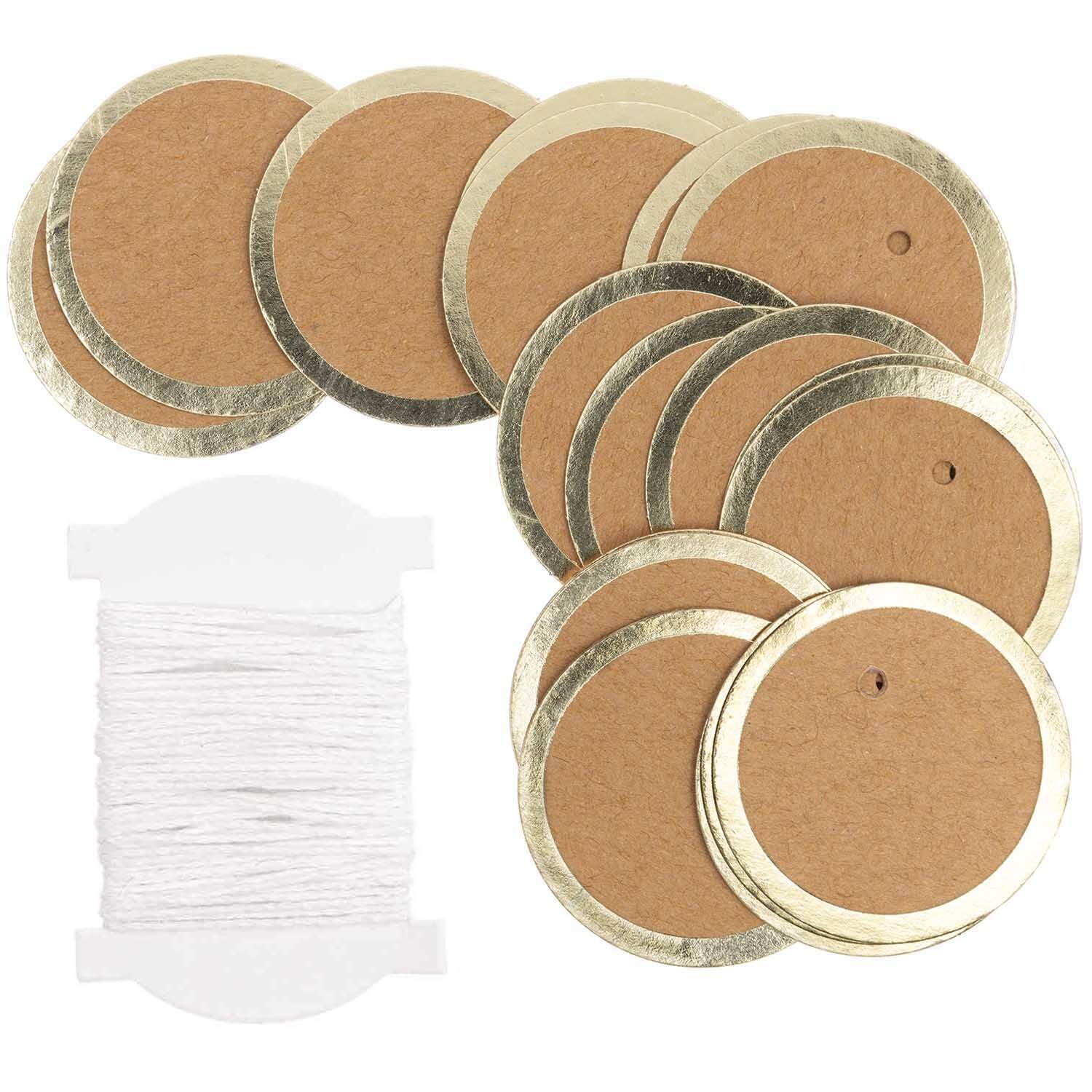 Paper Poetry Papieranhänger Kreise, 4 cm, 24 Stück. Runde Kraftpapier-Anhänger mit goldenen Rändern, inklusive weißem Faden von Rico Design.