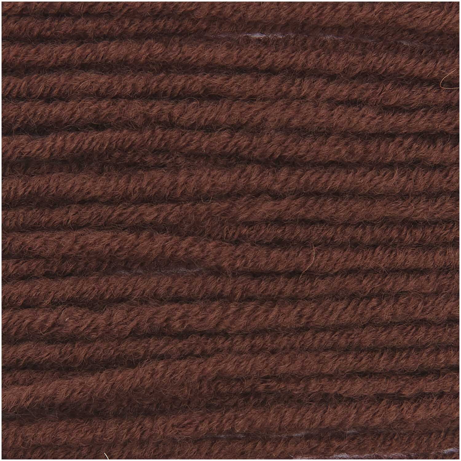 Classik Wolle in Braun von Wolle Rödel, Nahaufnahme der weichen, strukturierten Fasern, 50g 90m. Ideal für Strick- und Häkelprojekte.