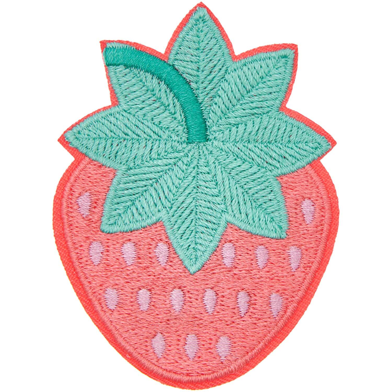 Patch Erdbeere zum Aufbügeln 5x6,8cm von Rico Design zeigt eine gestickte Erdbeere mit grünen Blättern. Ideal für Kleidung und Accessoires.