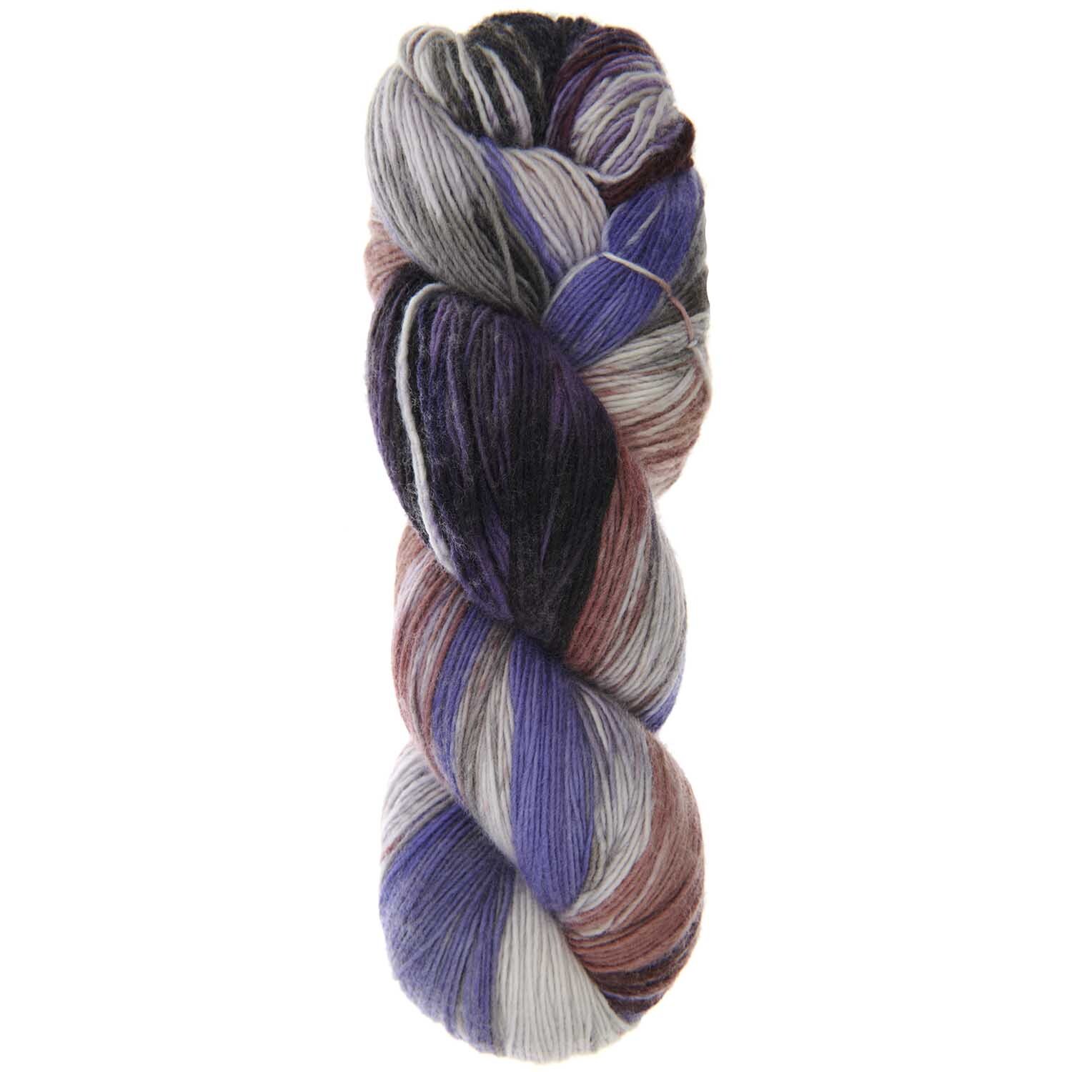 Luxury Hand-Dyed Happiness dk: Handgefärbtes Garn in Lila-Braun von Rico Design, 100g, 390m, kunstvoll gedreht.