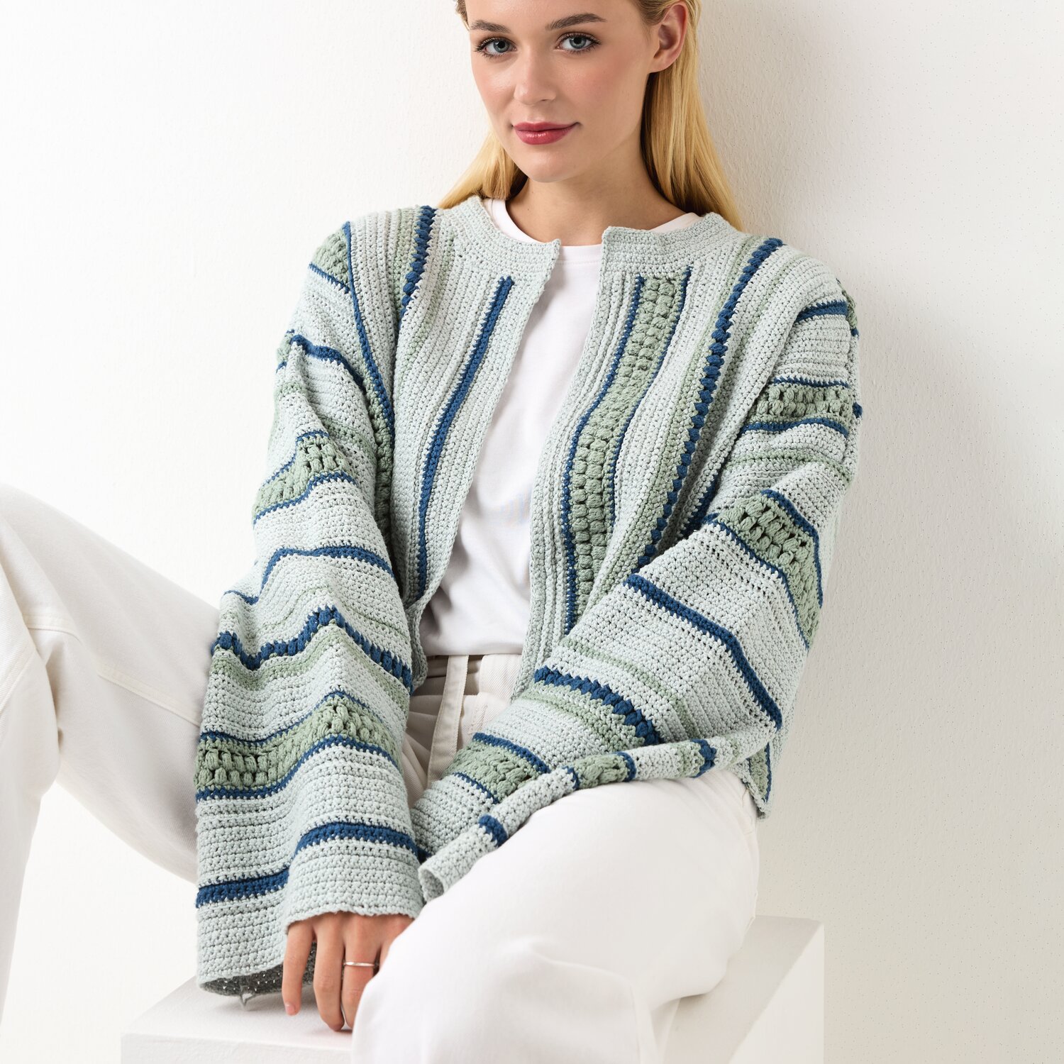 Häkelset Jacke Modell 15 aus Die Neue Masche No. 12 von idee. Creativmarkt