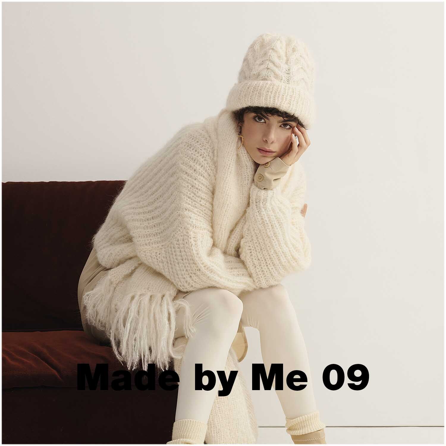 Fashion Mohair Merino Chunky: Frau in cremefarbenem Strickset aus Mütze und Schal von Rico Design.