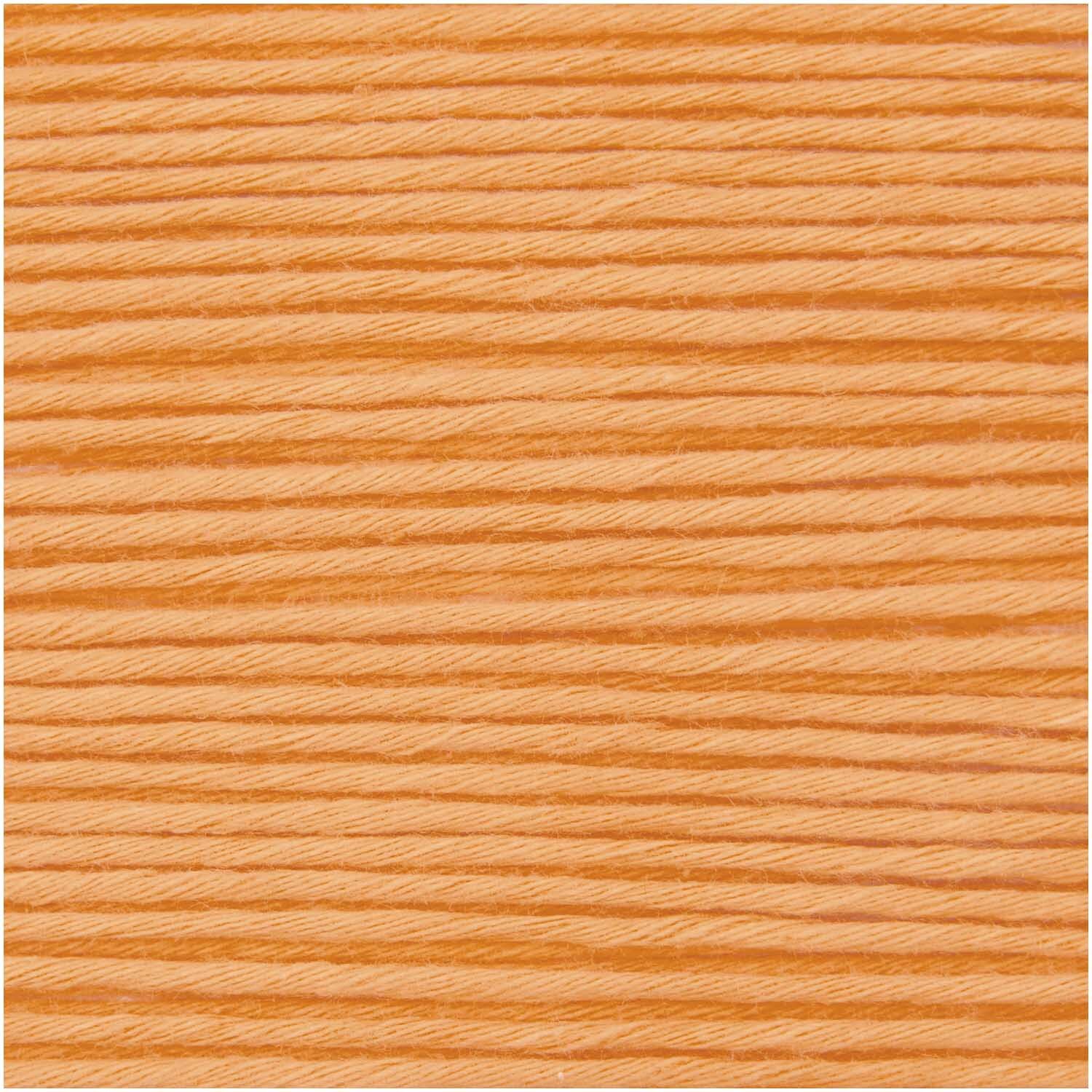 Essentials Organic Cotton dk: Weiches, orangefarbenes Garn von Rico Design, ideal für Strickprojekte.