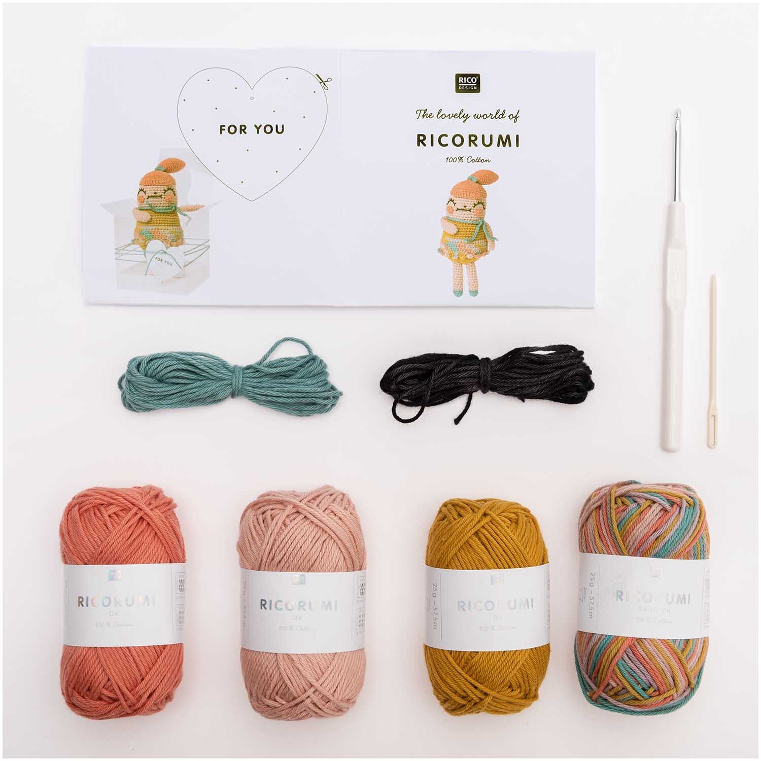 Häkelset Ricorumi Crazy Cute Family Mädchen: Enthält Garn in verschiedenen Farben und Häkelnadel. Ideal für kreative Projekte von Rico Design.