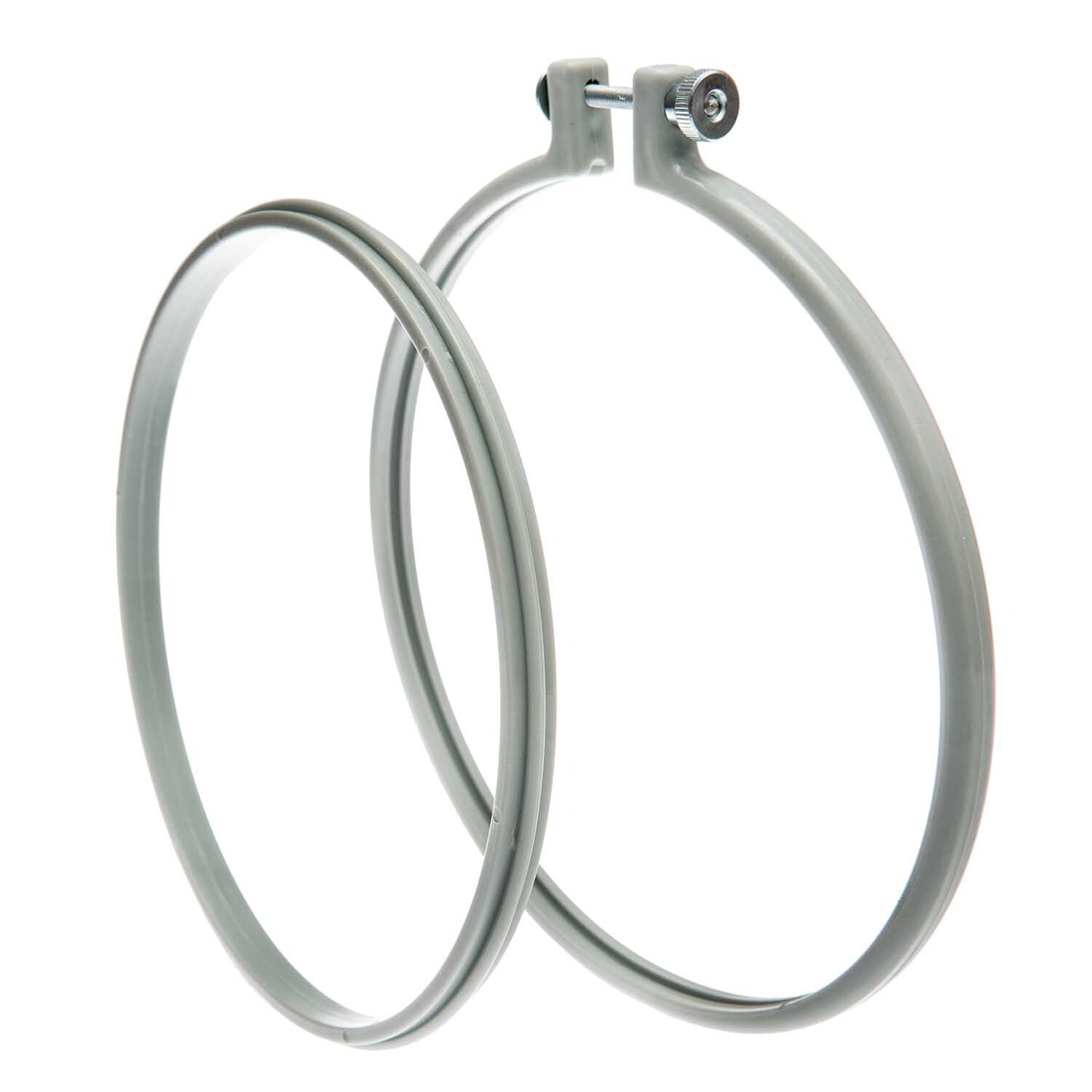 Stickring aus Kunststoff mintgrün 15,2cm von Rico Design, ideal für Stickprojekte, zeigt zwei ineinander liegende Ringe.