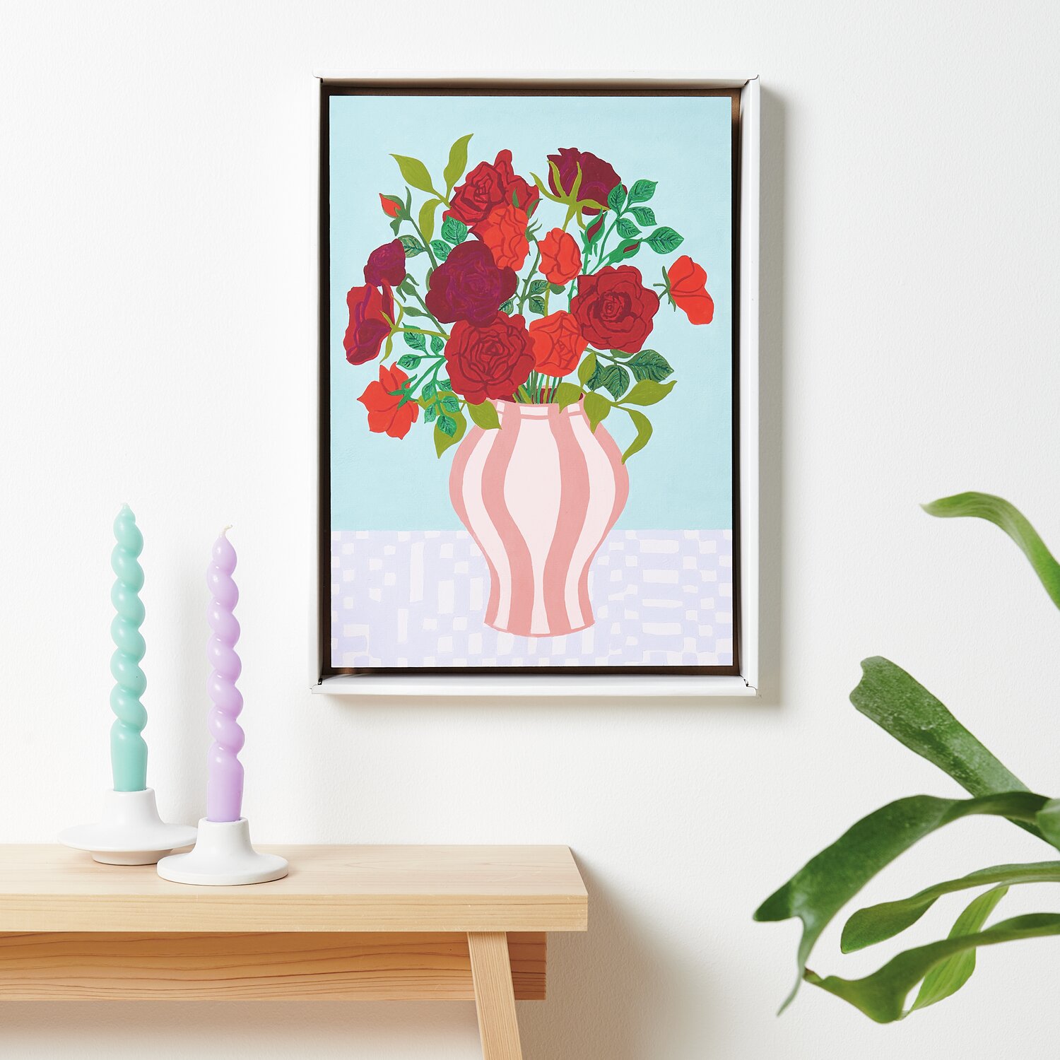 Malen nach Zahlen Rote Rosen: Ein Bild mit roten Rosen in einer Vase, 26x37cm, auf hellem Hintergrund.