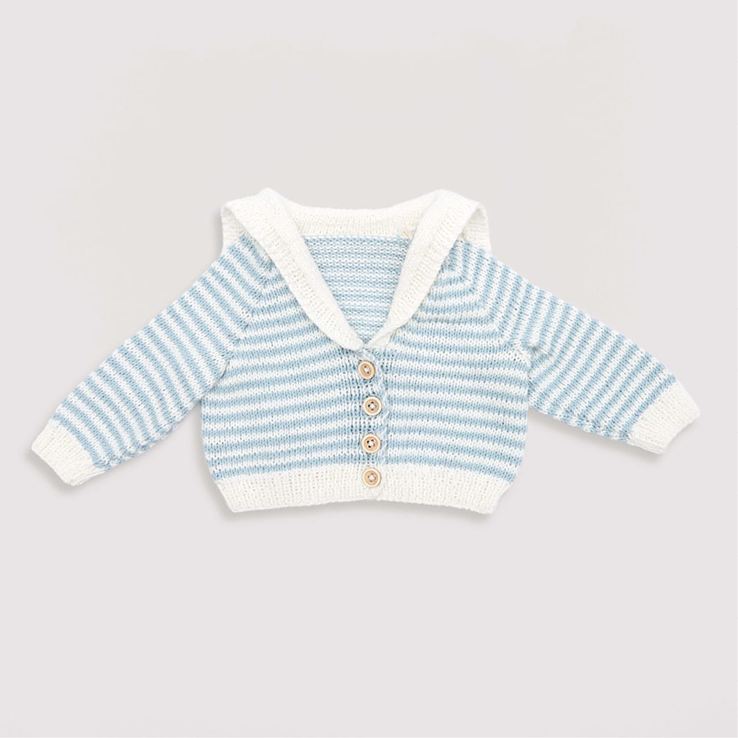 Gestrickte Babyjacke weiß-hellblau gestreift: Modell 03 aus dem Heft Rico Baby 039