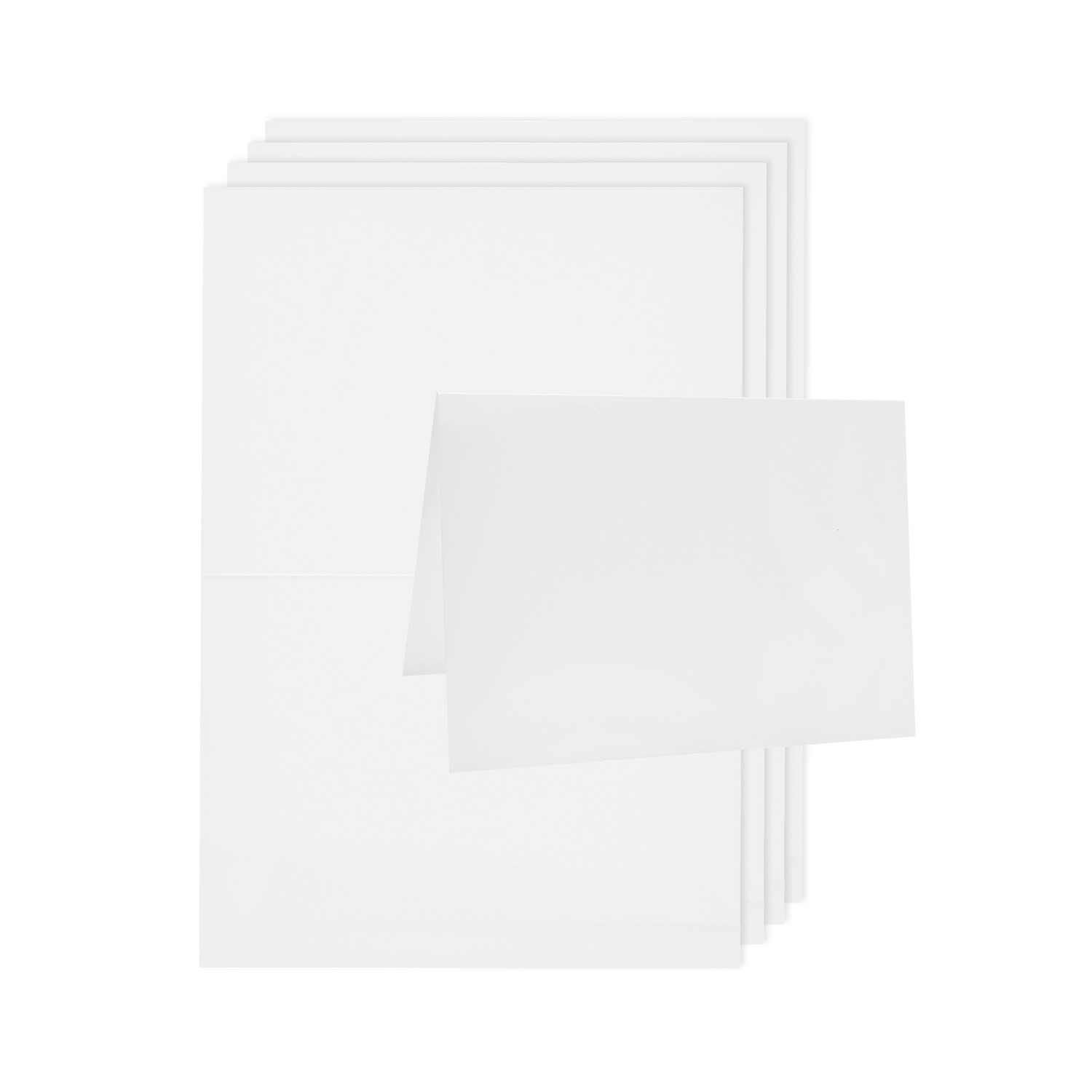 Paper Poetry Luxury Karten A6, 5 weiße Karten von Rico Design, gestapelt auf weißem Hintergrund.