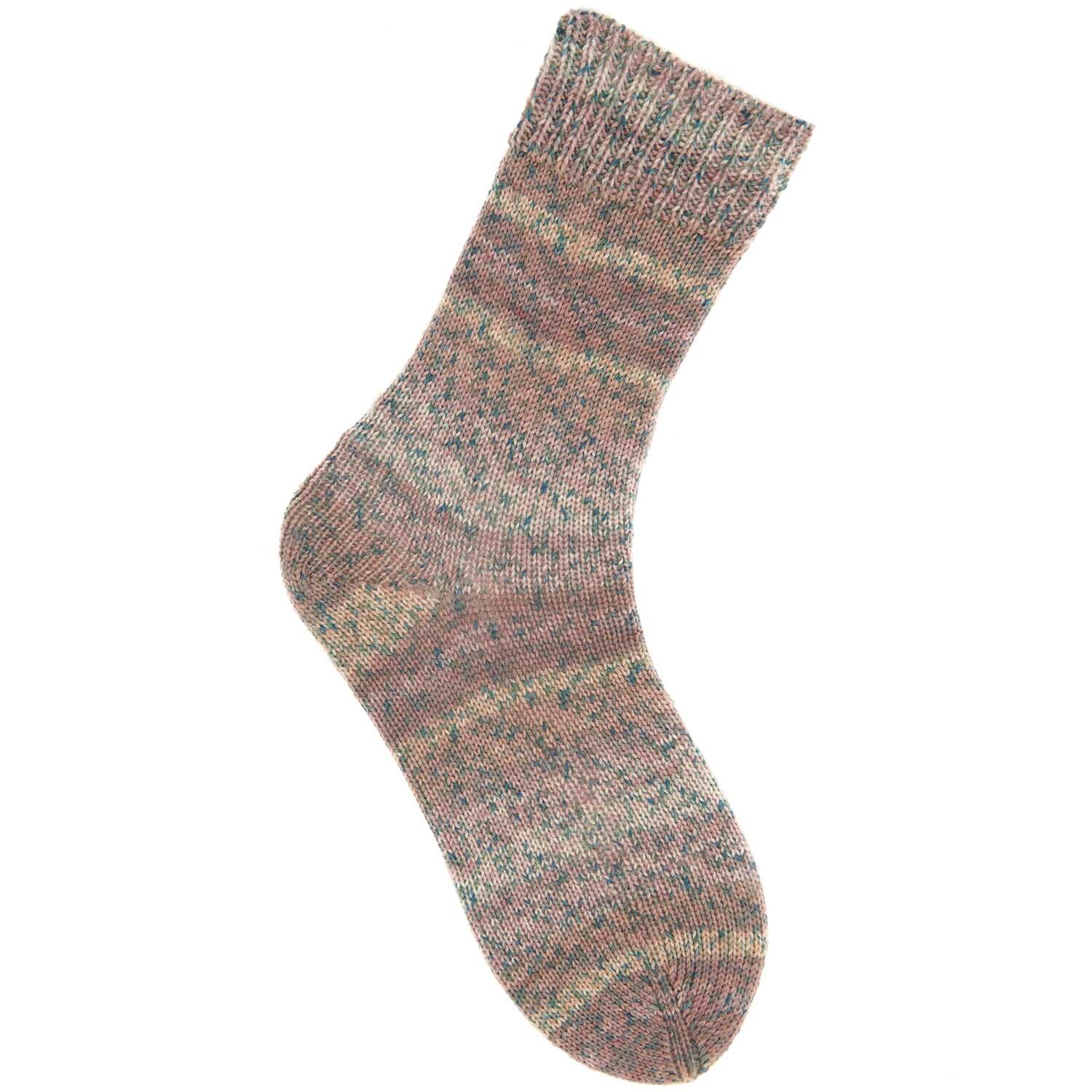 Socks Sprinkly Striply 4-fädig in zarten Rosatönen, gestrickt aus hochwertigem Garn von Rico Design. Ideal für stilvolle, bequeme Socken.