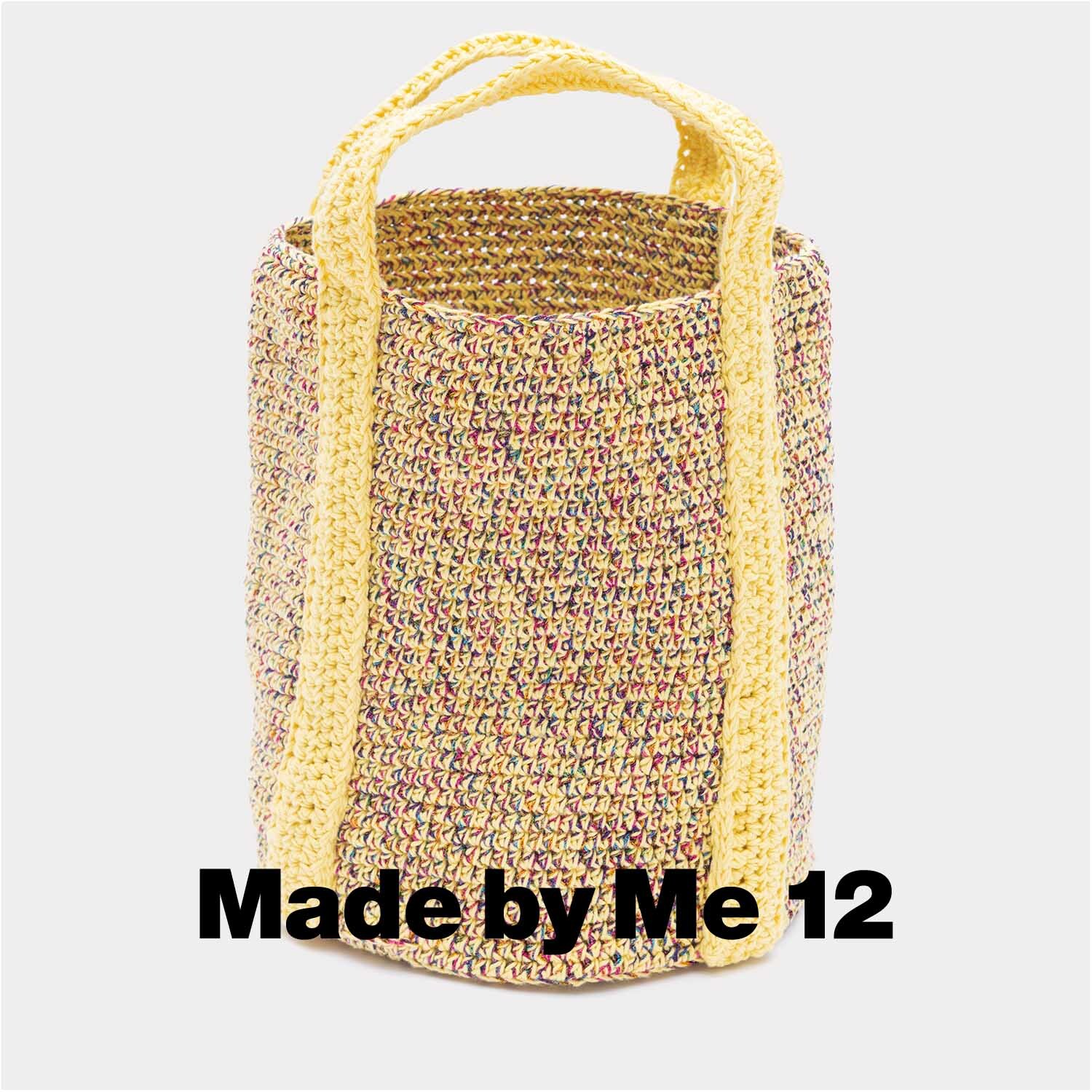 Creative Make it Glitter: Bunter, gehäkelter Korb mit gelben Henkeln, ideal für DIY-Projekte.