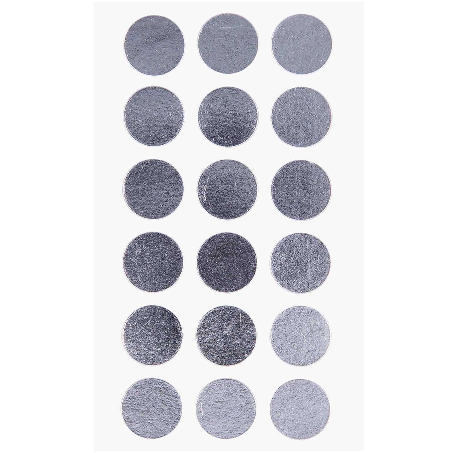 Paper Poetry Sticker Punkte silber 15mm 4 Bogen zeigen glänzende, runde Aufkleber von Rico Design. Ideal für kreative Projekte und Dekorationen.