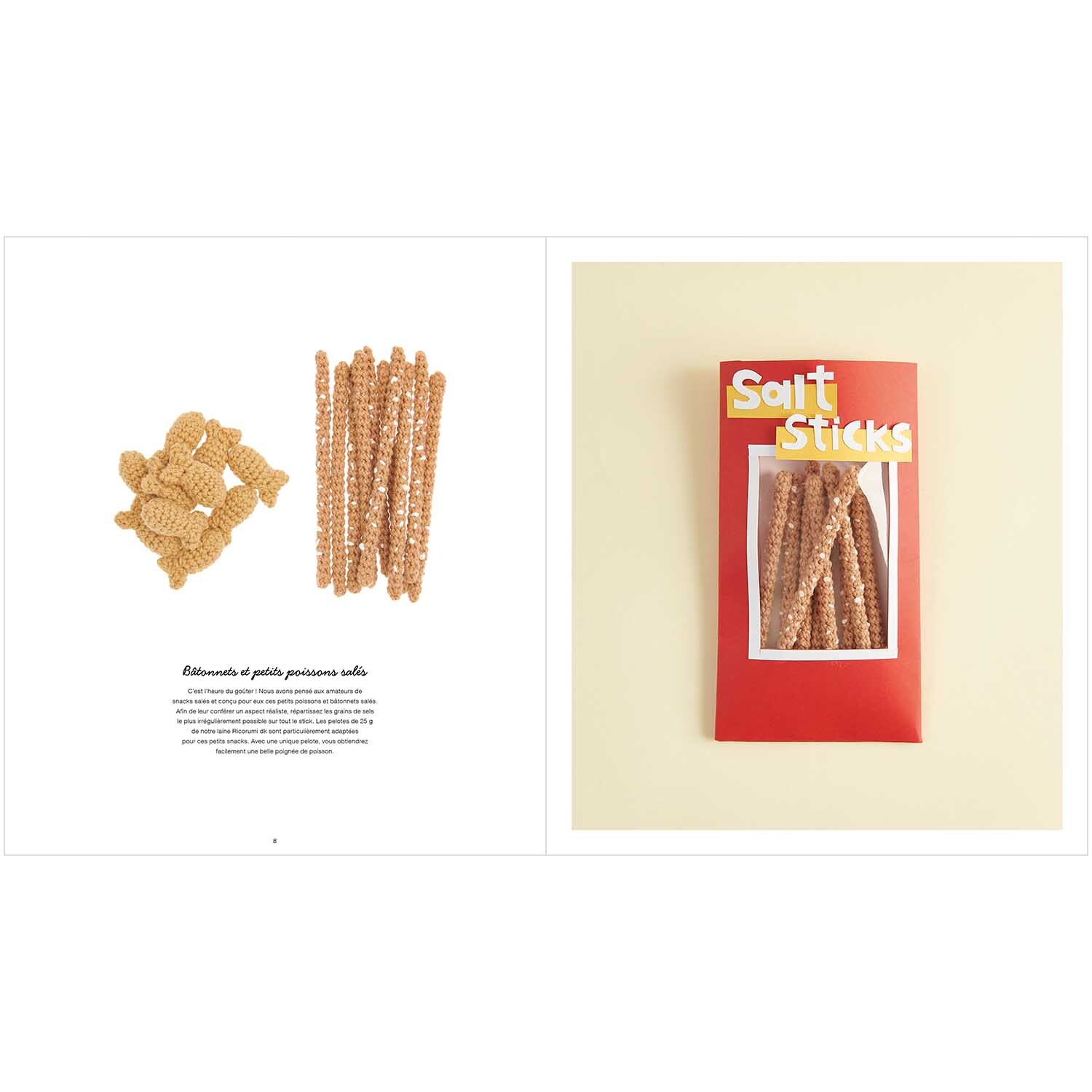 Ricorumi Snacks von Rico Design in roter Verpackung mit Salzstangen und Fischformen auf hellem Hintergrund.