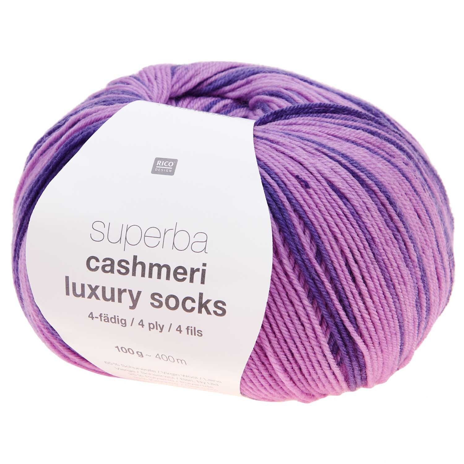 Superba Cashmeri Luxury Socks 4fädig: Lila Wolle von Rico Design, 100g Knäuel, ideal für Strickprojekte.