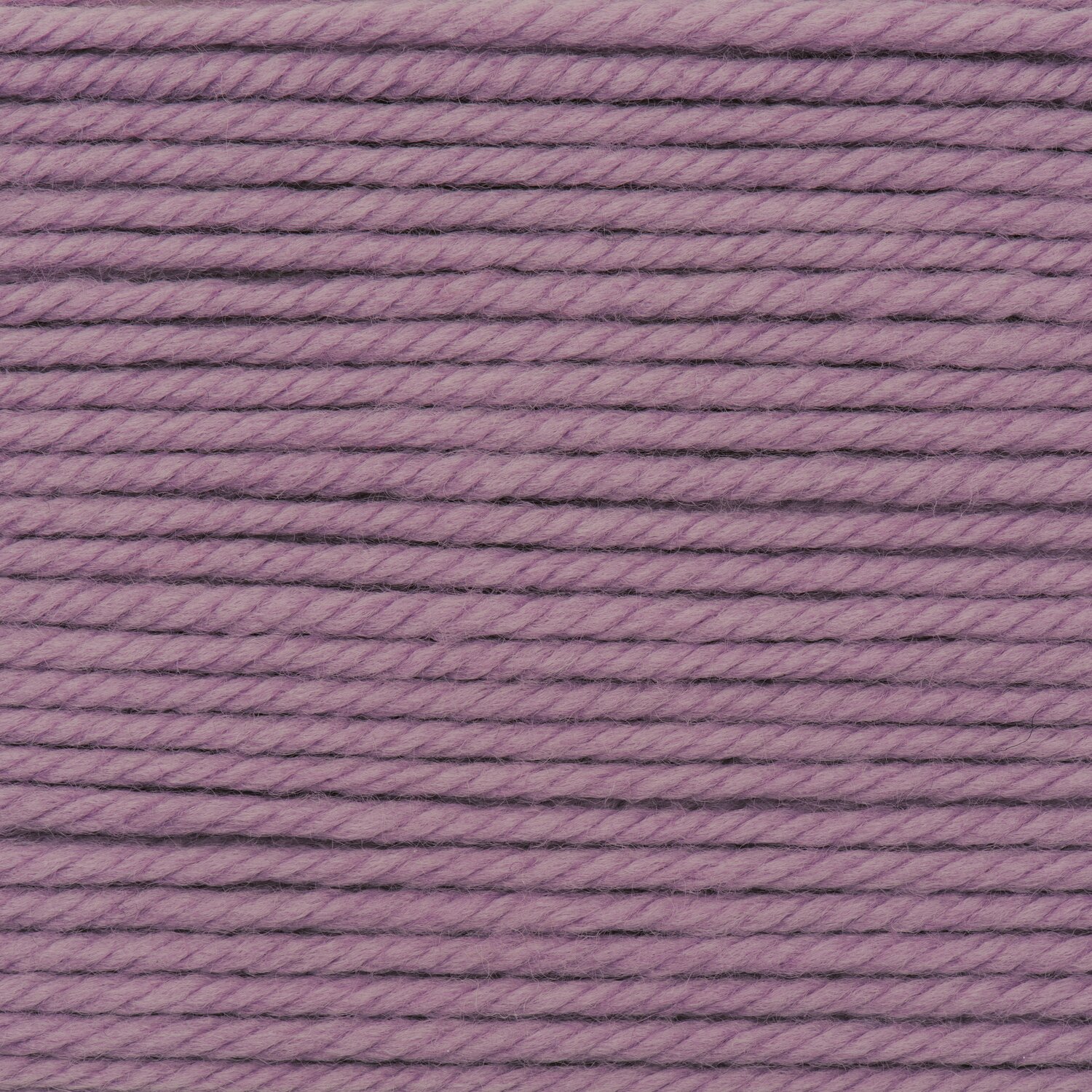 Essentials Mega Wool chunky, weiches Chunky-Garn von Rico Design in zartem Fliederton, dicht aufgewickelt, Subtitel 100g 115m, ideal zum Stricken