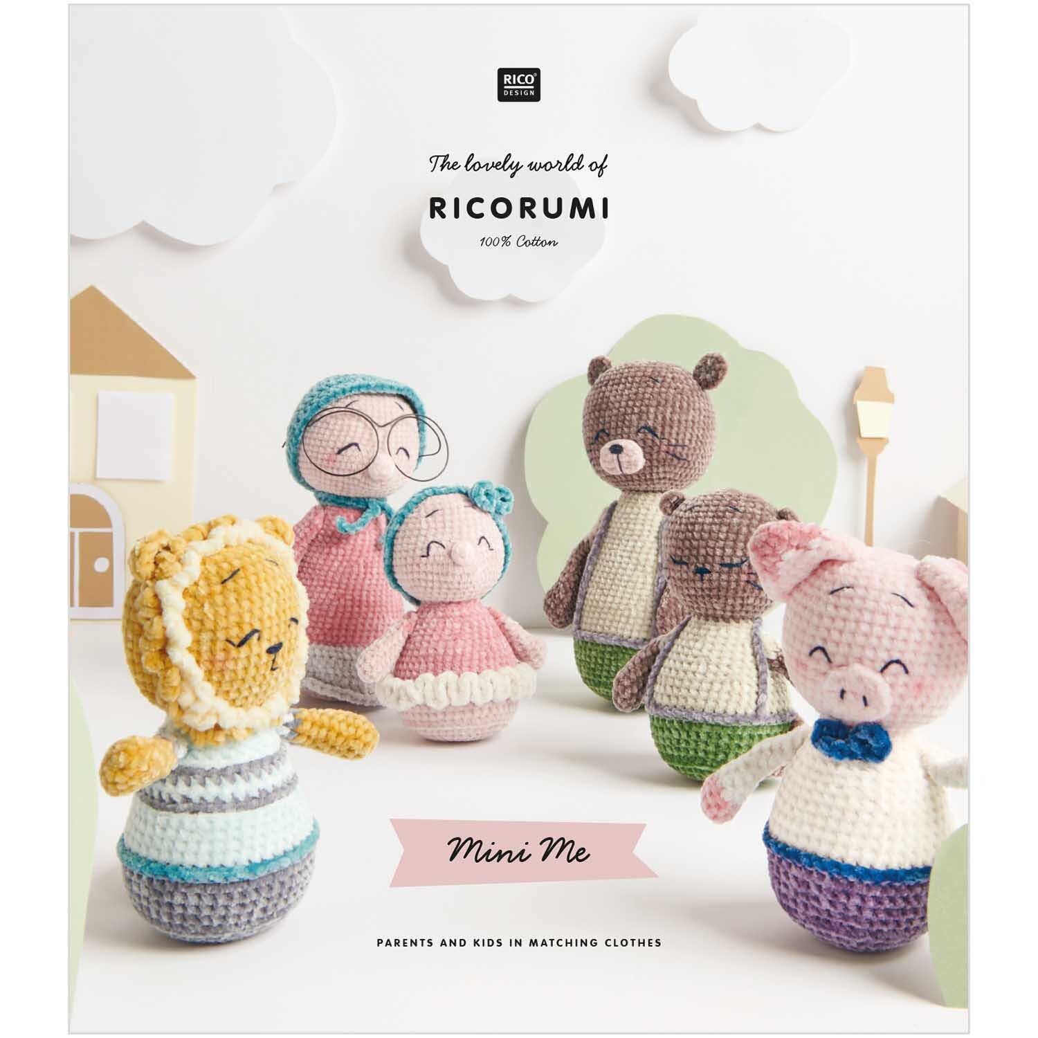 Ricorumi Mini Me englisch: Häkeltiere in bunten Outfits von Rico Design, darunter Bär, Schwein und Löwe.