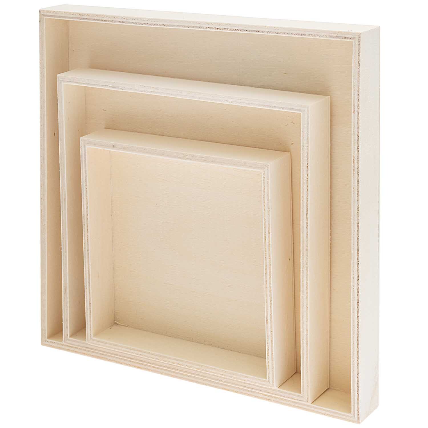 Holztablett quadratisch, 3-teilig von Rico Design. Stapelbare, naturfarbene Tabletts aus Holz in verschiedenen Größen.