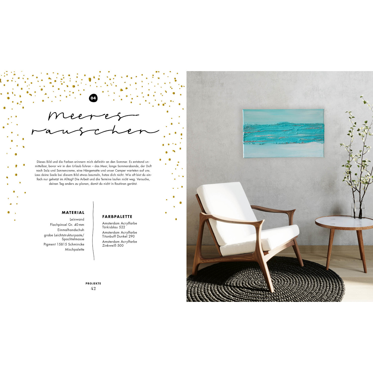 Shine – Art for Home: Stilvolles Wohnzimmer mit weißem Sessel, rundem Tisch und blauem Wandbild.