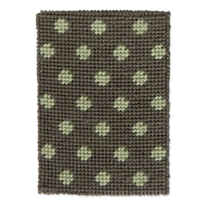 Stickpackung Handytasche 13x9cm von Rico Design mit braunem Hintergrund und grünen Punkten. Ideal für kreative Handarbeiten.