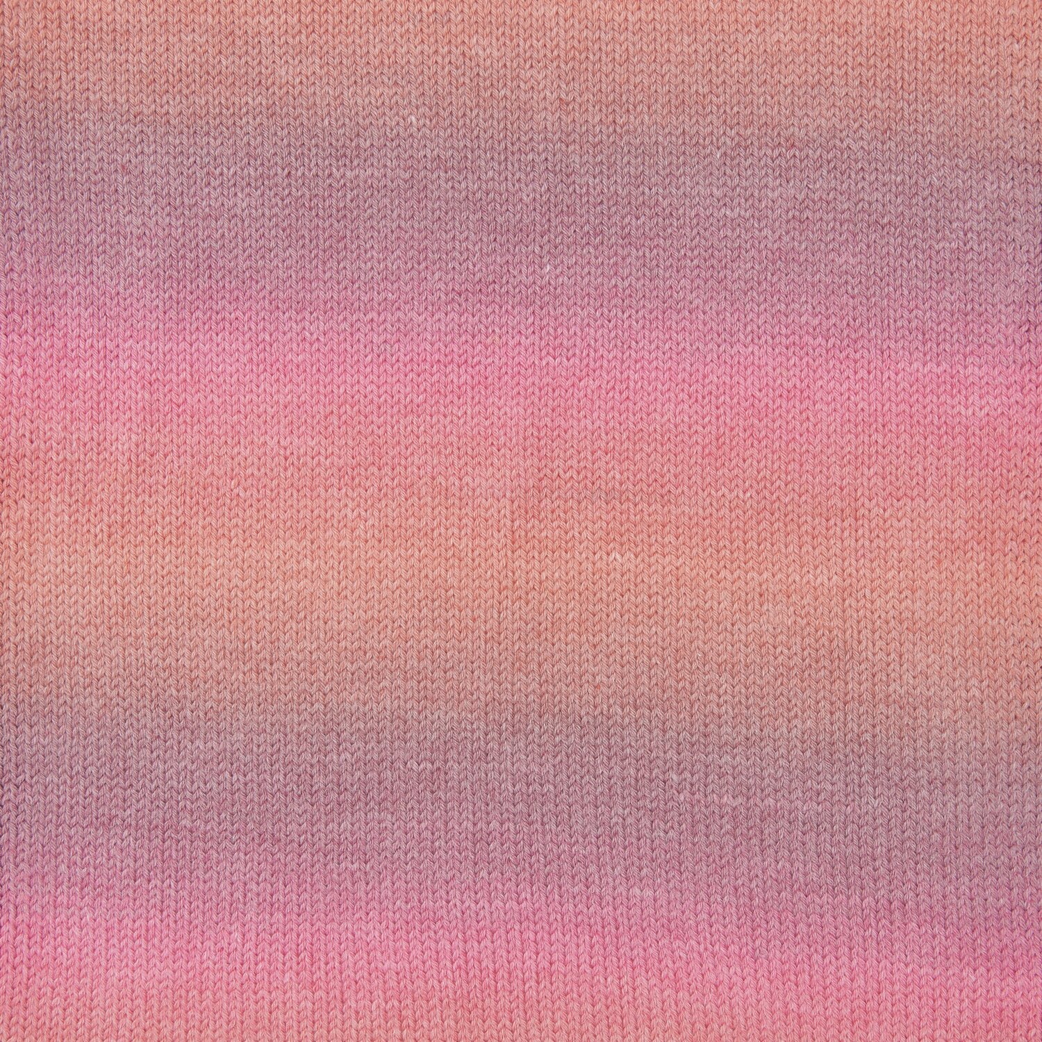 Rico Baby Dream dk A Luxury Touch zeigt ein sanftes Farbverlaufsgarn in Rosa- und Beerentönen von Rico Design.
