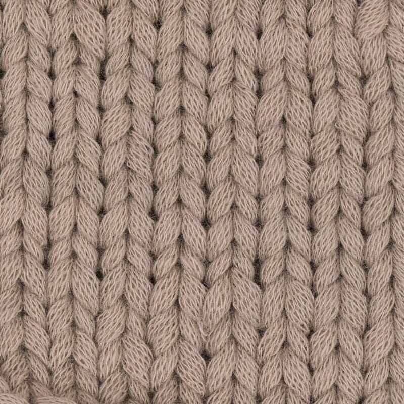 Fashion Jersey, gestrickt in Braun, zeigt eine dichte, gleichmäßige Struktur. Ideal für warme, stilvolle Projekte.