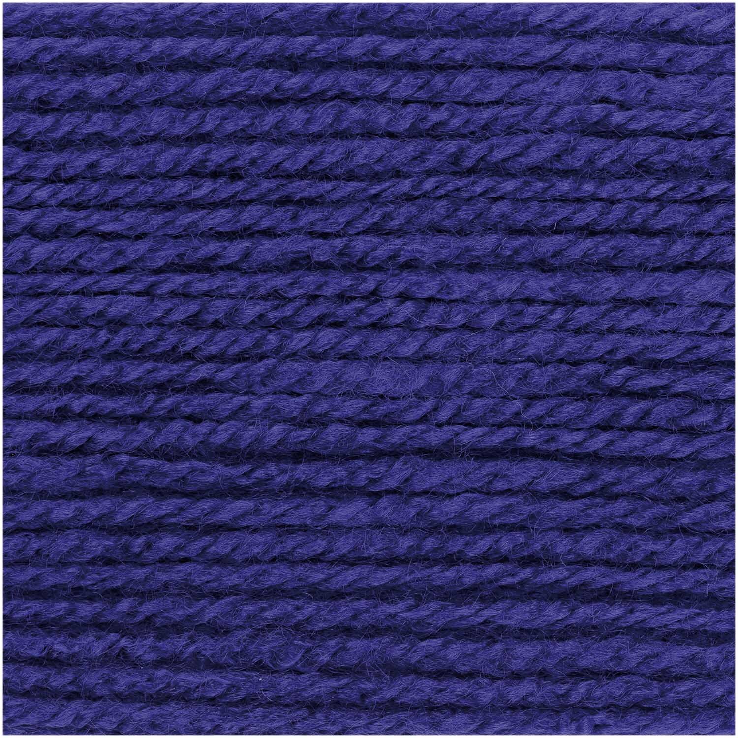 Basic Soft Acryl dk von Rico Design in intensivem Royalblau, 50g Knäuel mit 155m Länge.