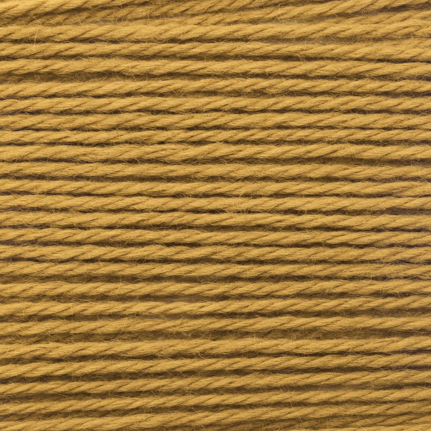 Essentials Merino Plus dk zeigt weiches Strickgarn von Rico Design in warmem, dicht gedrehtem Ton, perfekter Faden für Projekte mit 50g 125m Lauflänge