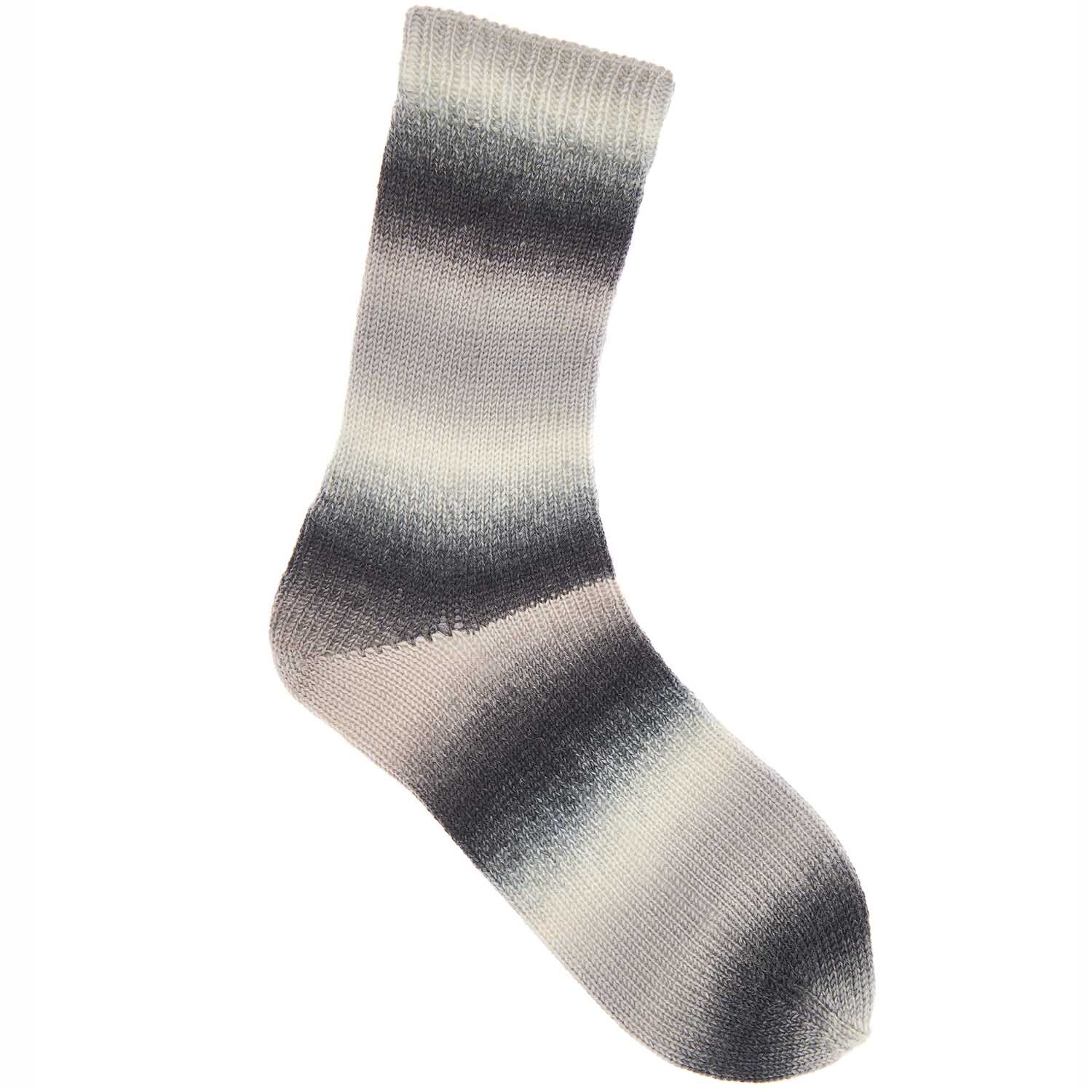 Superba Twirl 4fädig: Graue Socke aus Rico Design Wolle, 100g 390m, mit sanften Farbverläufen.