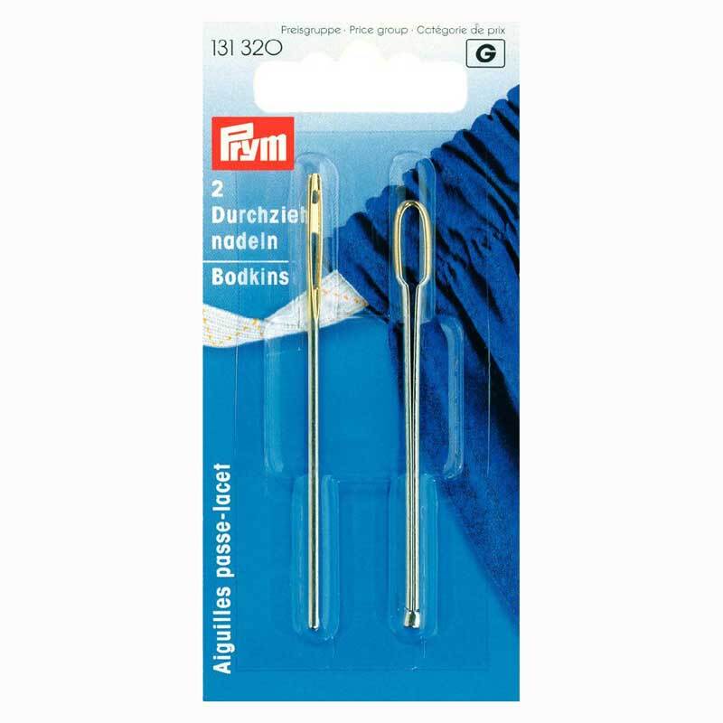 Durchziehnadeln silber 2 Stück von Prym, ideal zum Einfädeln von Bändern und Kordeln. Verpackung zeigt zwei silberne Nadeln.
