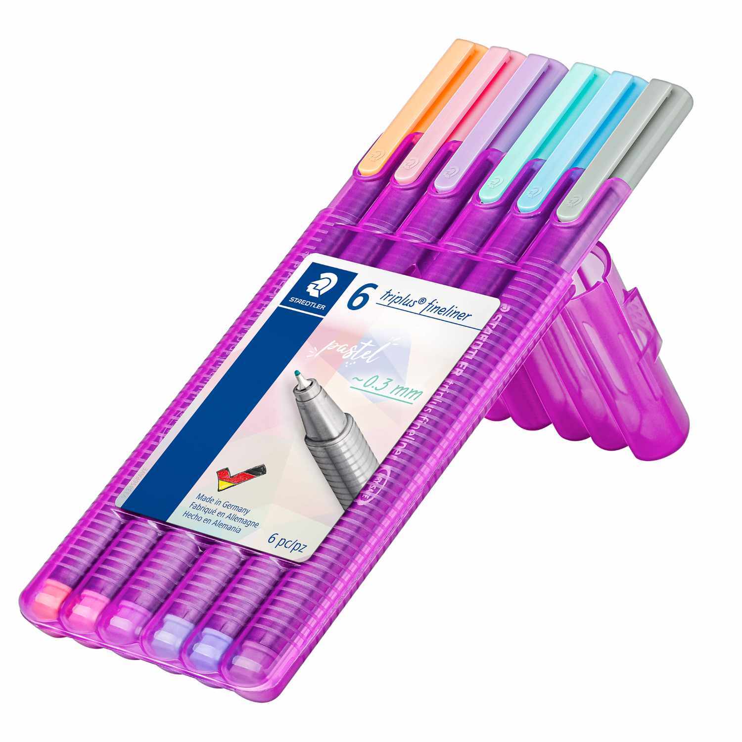 Staedtler 334 Fineliner triplus 6 Stück in Pastell Regenbogenfarben, präsentiert in einer transparenten, pinken Verpackung. Ideal für präzises Schreiben.