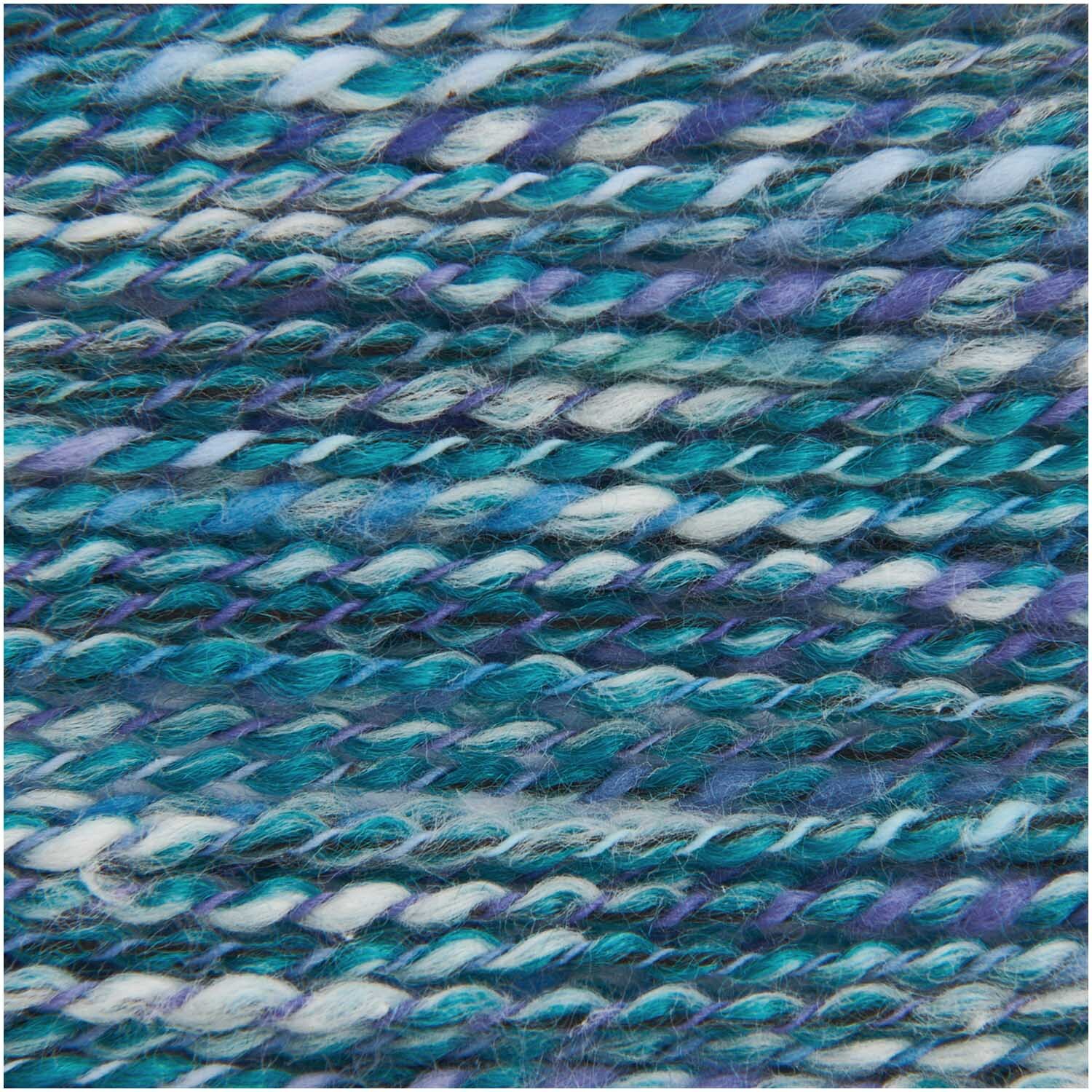 Creative Lazy Hazy Summer Cotton dk: Nahaufnahme von türkisfarbenem Garn von Rico Design, ideal für Sommerprojekte.