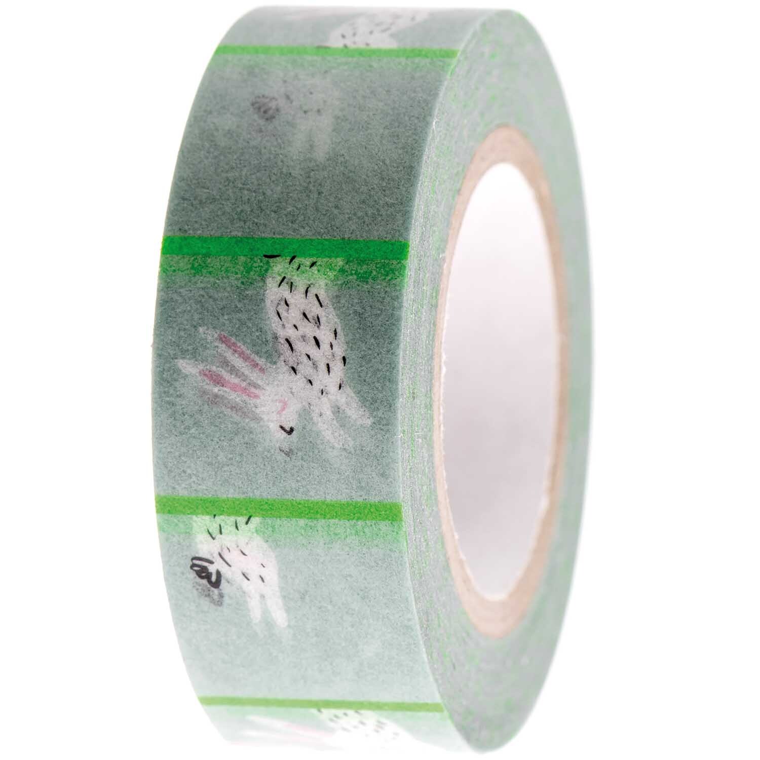 Paper Poetry Tape Bunny Hop mint 1,5cm 10m zeigt ein grünes Klebeband mit weißen Hasenmotiven. Ideal für kreative Bastelprojekte.