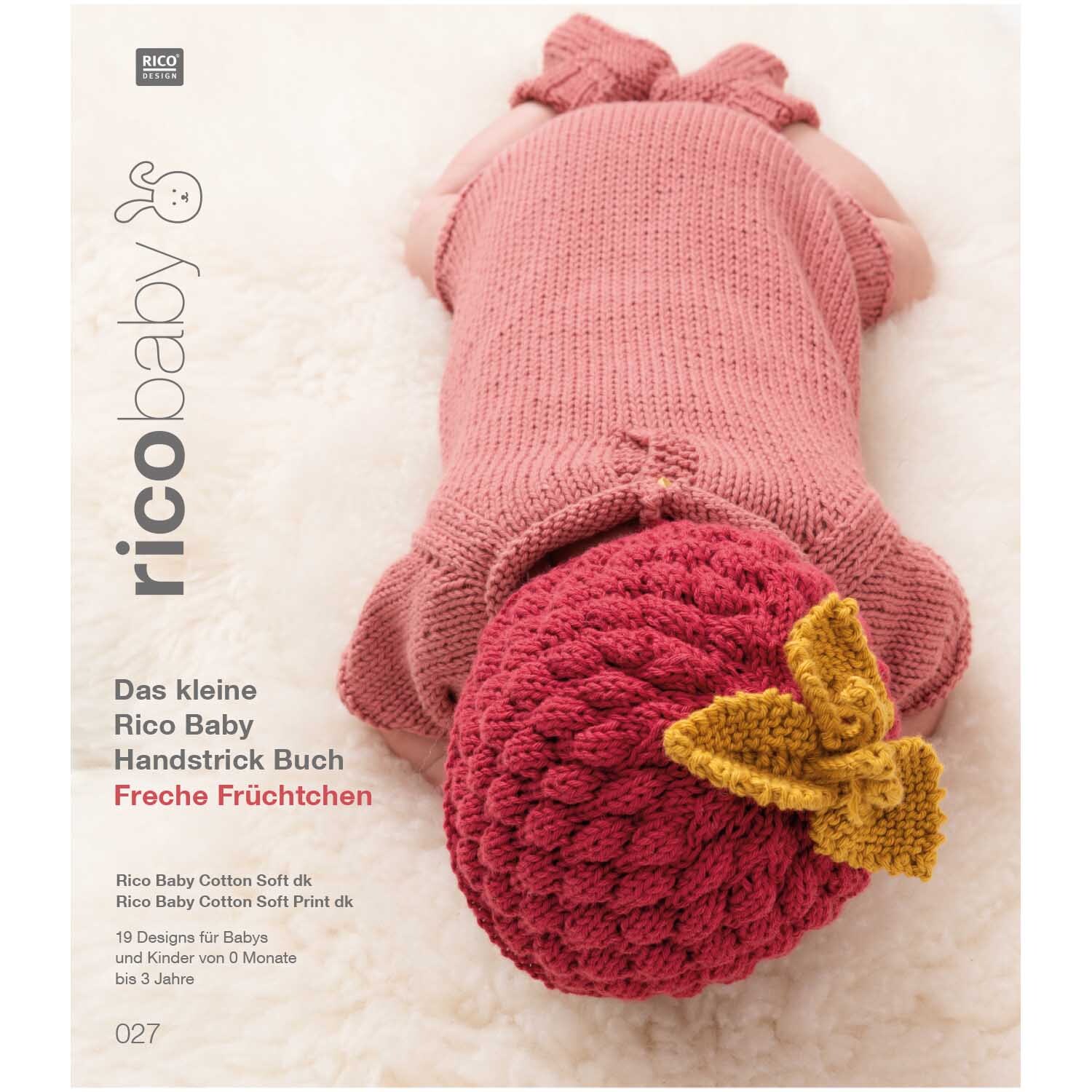 Rico Baby Heft Nr.27 zeigt ein Baby in rosa Strickkleidung mit roter Mütze und gelber Schleife.