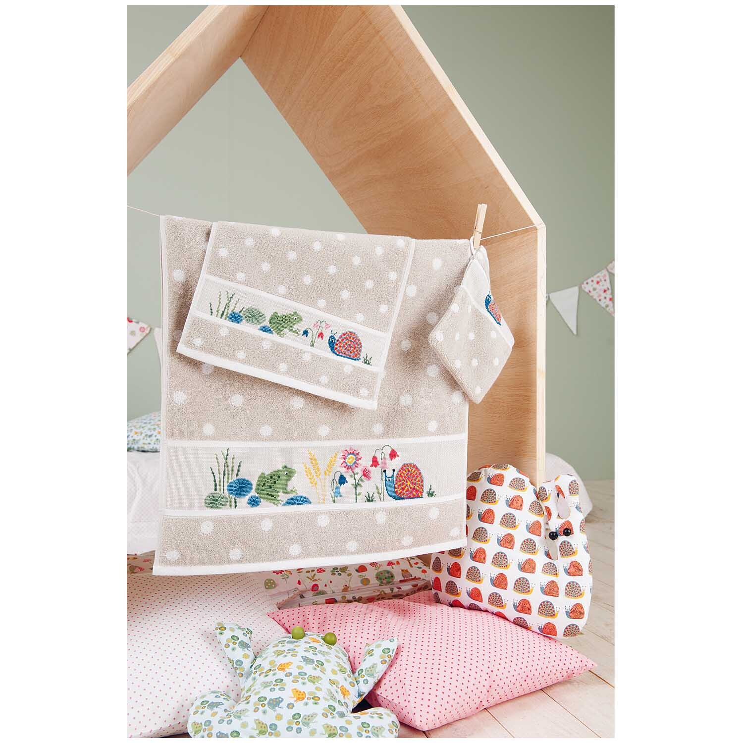 Waschhandschuh beige mit weißen Punkten 15x21cm von Rico Design
