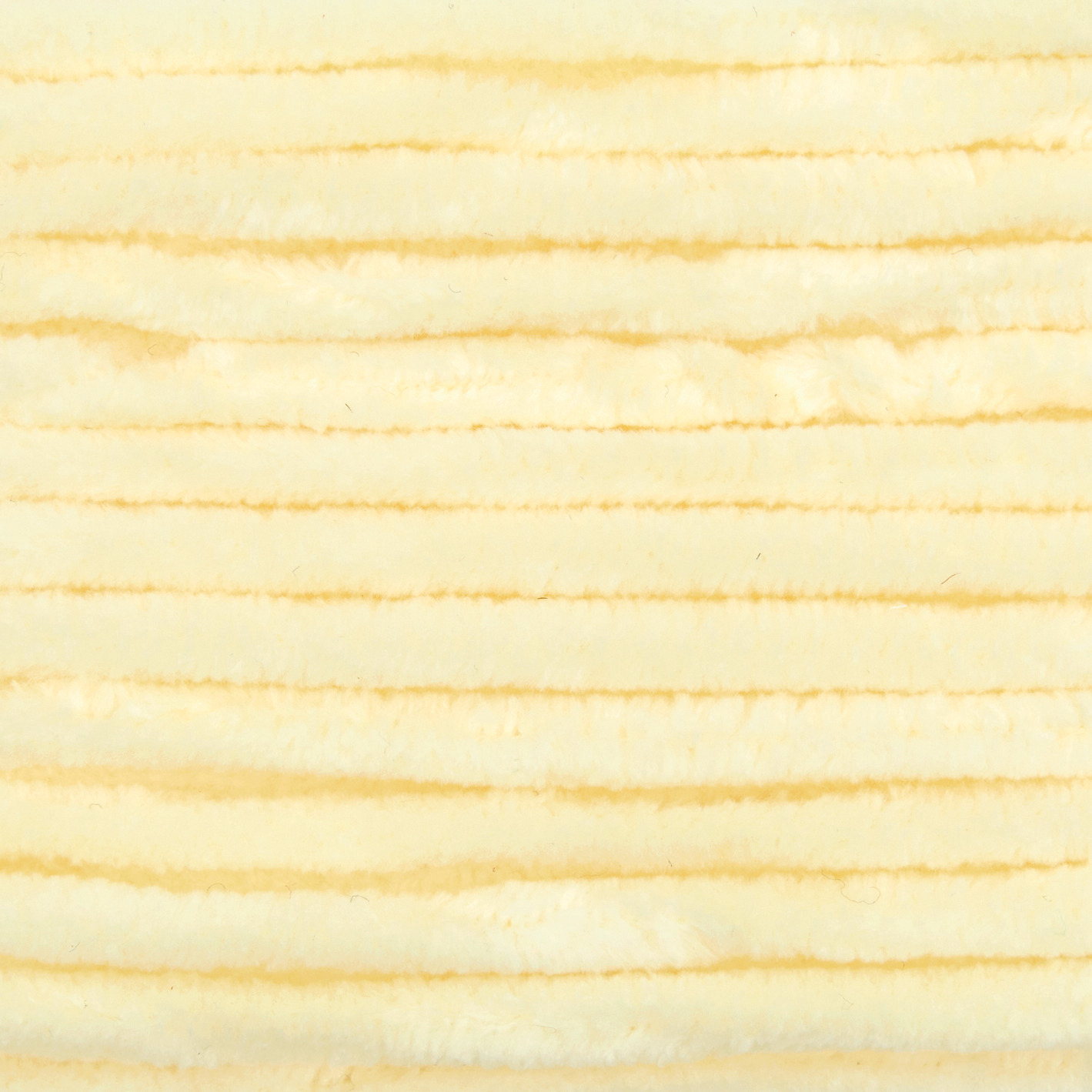 Creative Chenillove, weiches Garn in Vanille, ideal für Strickprojekte. 100g, 110m, von Rico Design.