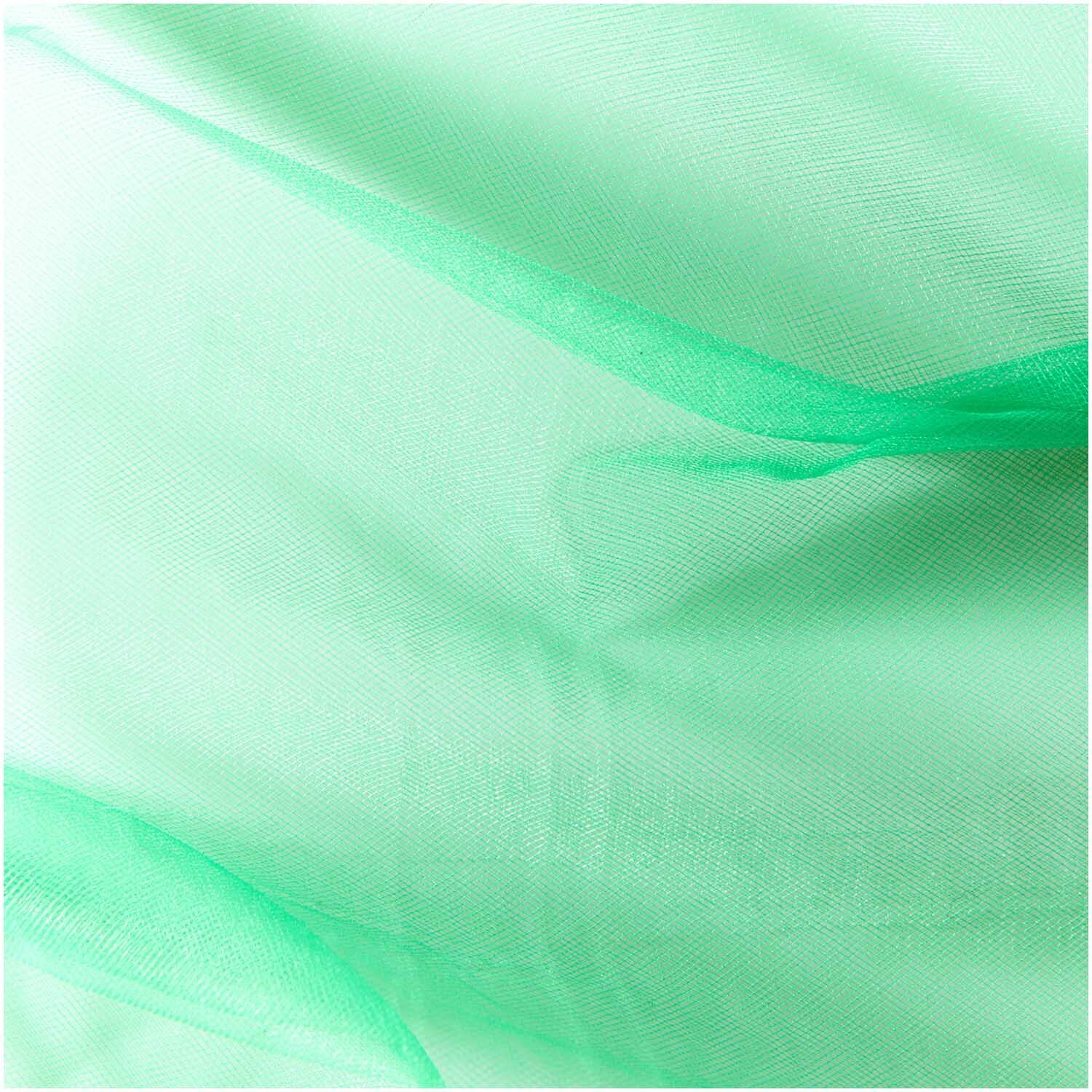 Tüll 50cm 5m von Rico Design in Grün, zeigt weichen, transparenten Stoff in sanften Falten.