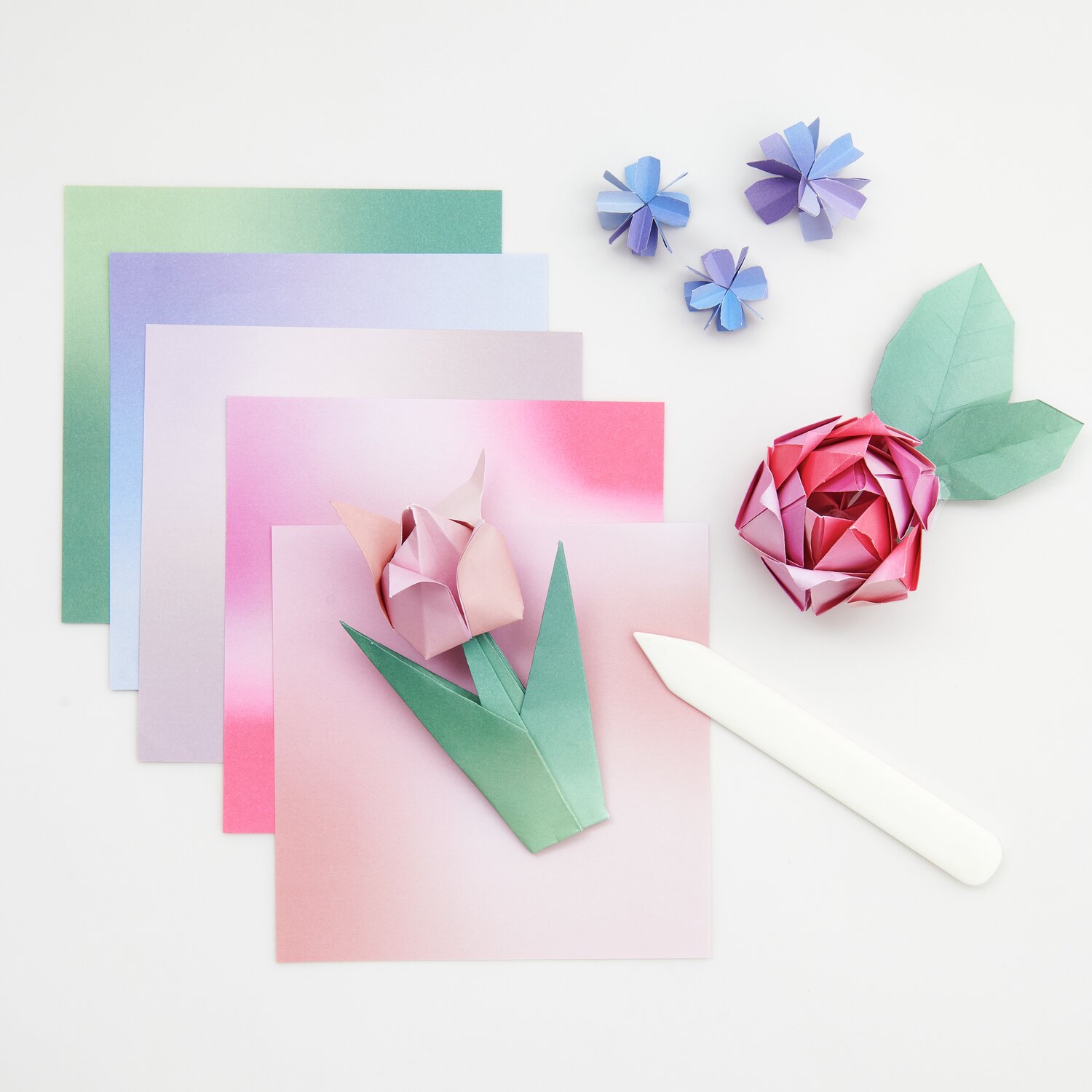 Paper Poetry Origami Blurry Gradient: Bunte Origami-Papiere mit Blumen und Faltwerkzeug, ideal für kreative Bastelprojekte.