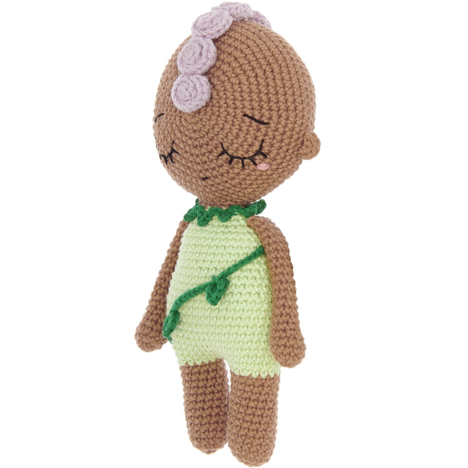 Creative Ricorumi dk: Gehäkelte Puppe mit geschlossenen Augen, pastellgrünem Kleid und lila Haaren.