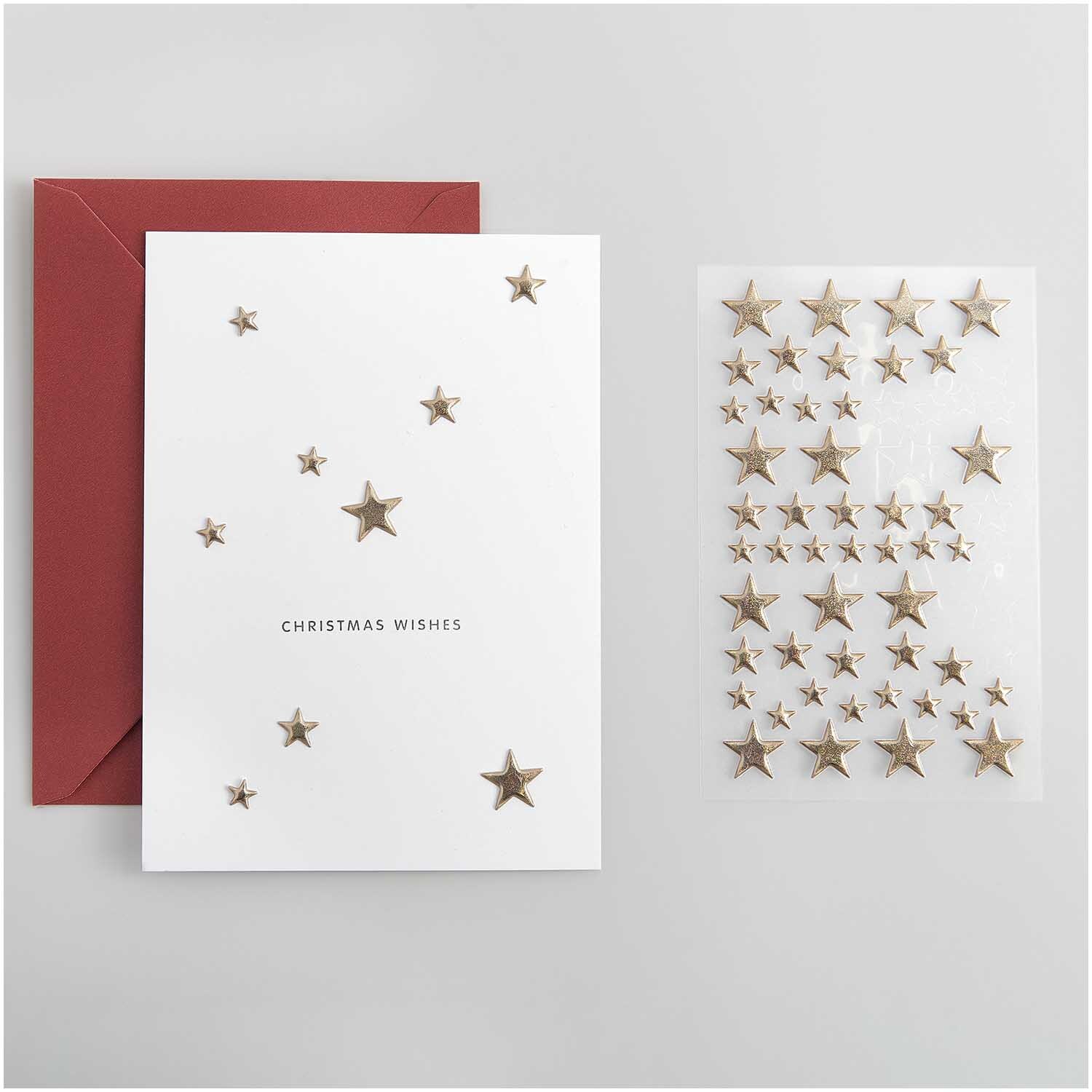 Paper Poetry Puffy-Sticker Sterne gold 58 Stück von Rico Design, dekoriert auf einer weißen Karte mit rotem Umschlag.
