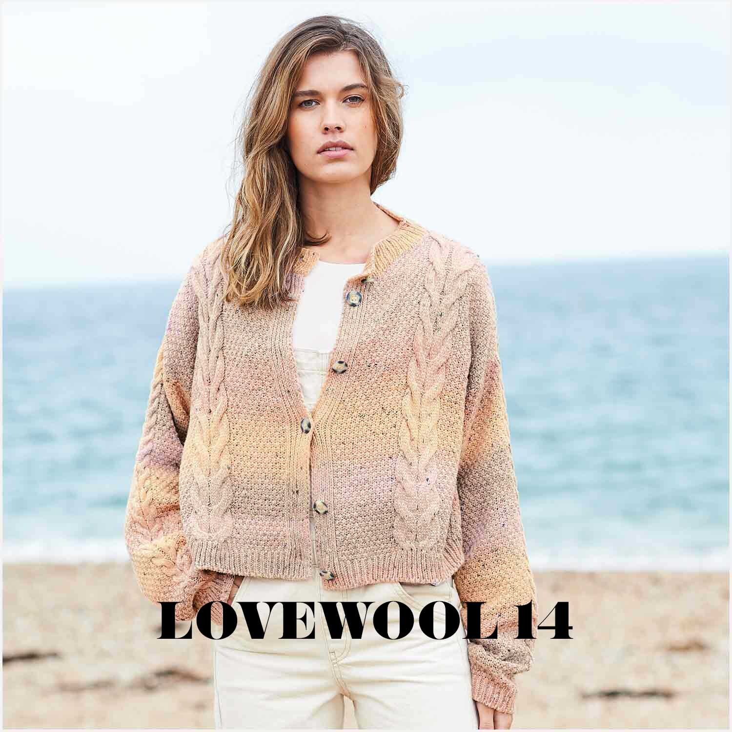Fashion Cotton Light & Long Tweed dk: Frau am Strand in pfirsichfarbenem Strickcardigan von Rico Design, LOVWOOL 14.