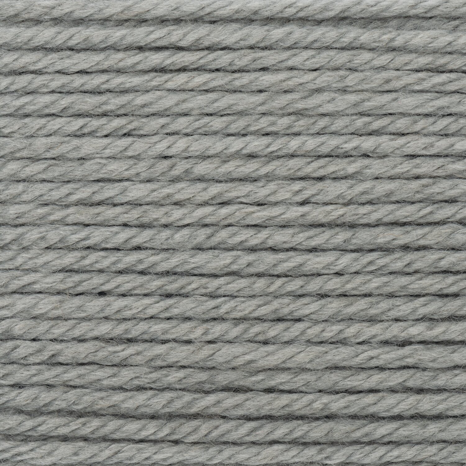 Essentials Mega Wool chunky, Rico Design, dickes Garn in kühlem Grauton, Nahaufnahme der Fasern, Knäuelgröße 100g 115m, ideal zum Stricken