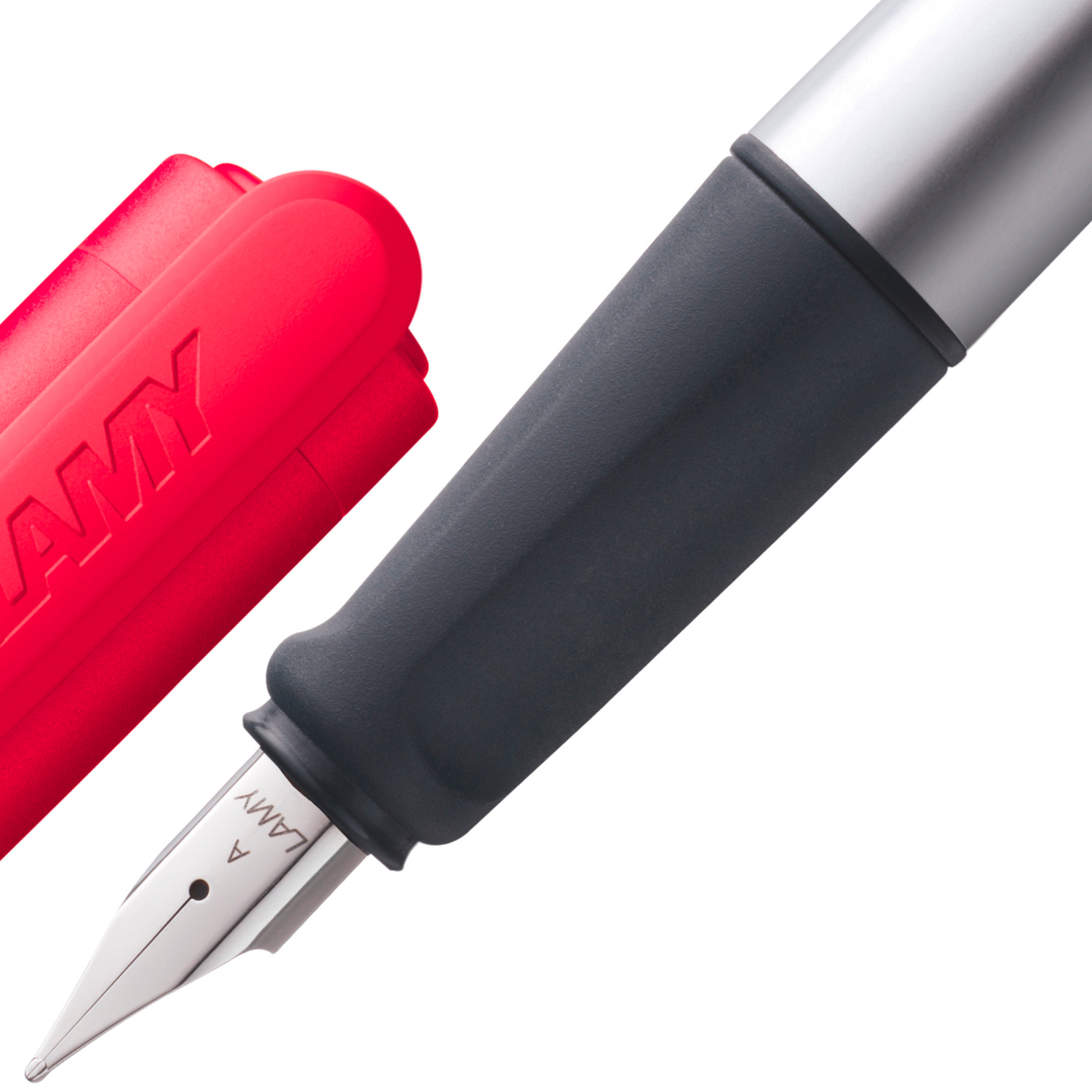 Füllhalter nexx mit roter Kappe und silberner Feder A von Lamy, ideal für komfortables Schreiben.