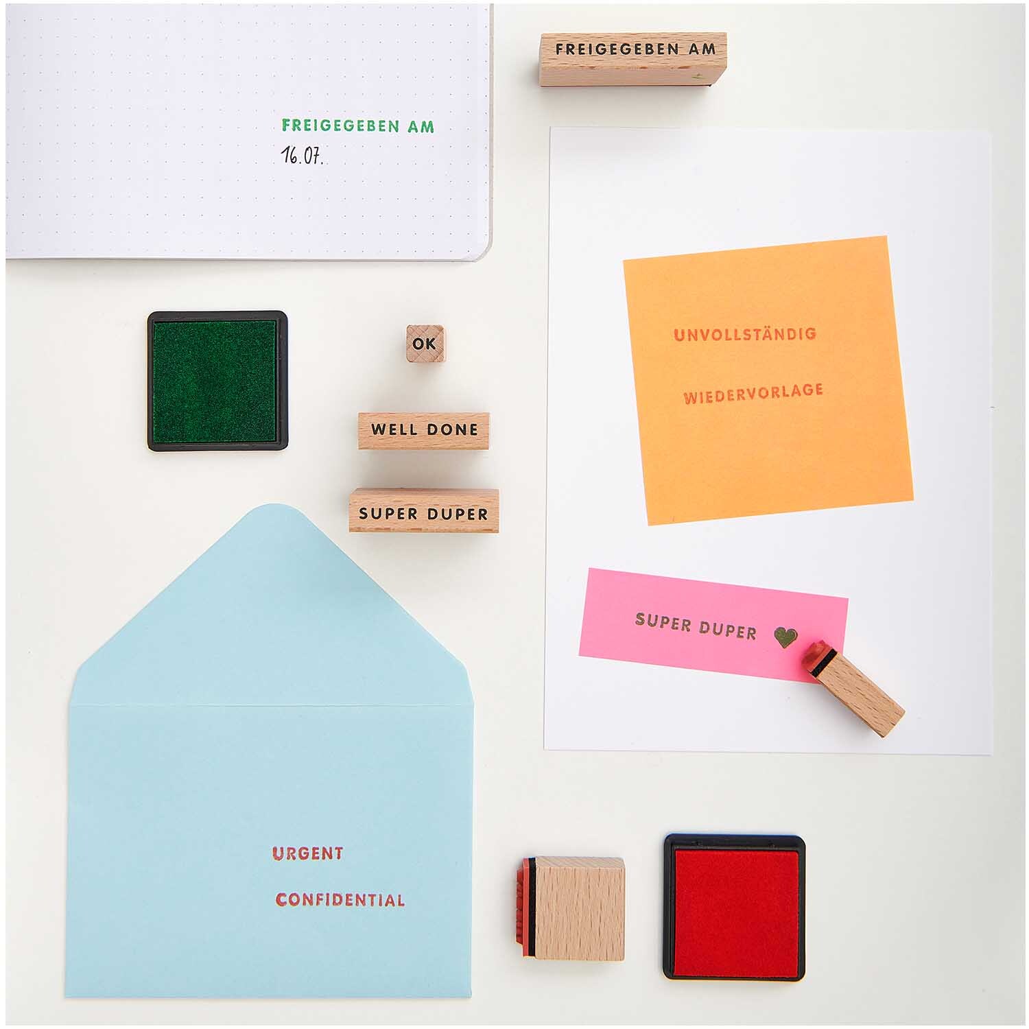 Paper Poetry Stempelset Professional: 36-teiliges Set mit Stempeln und Stempelkissen in verschiedenen Farben, ideal für kreative Projekte.
