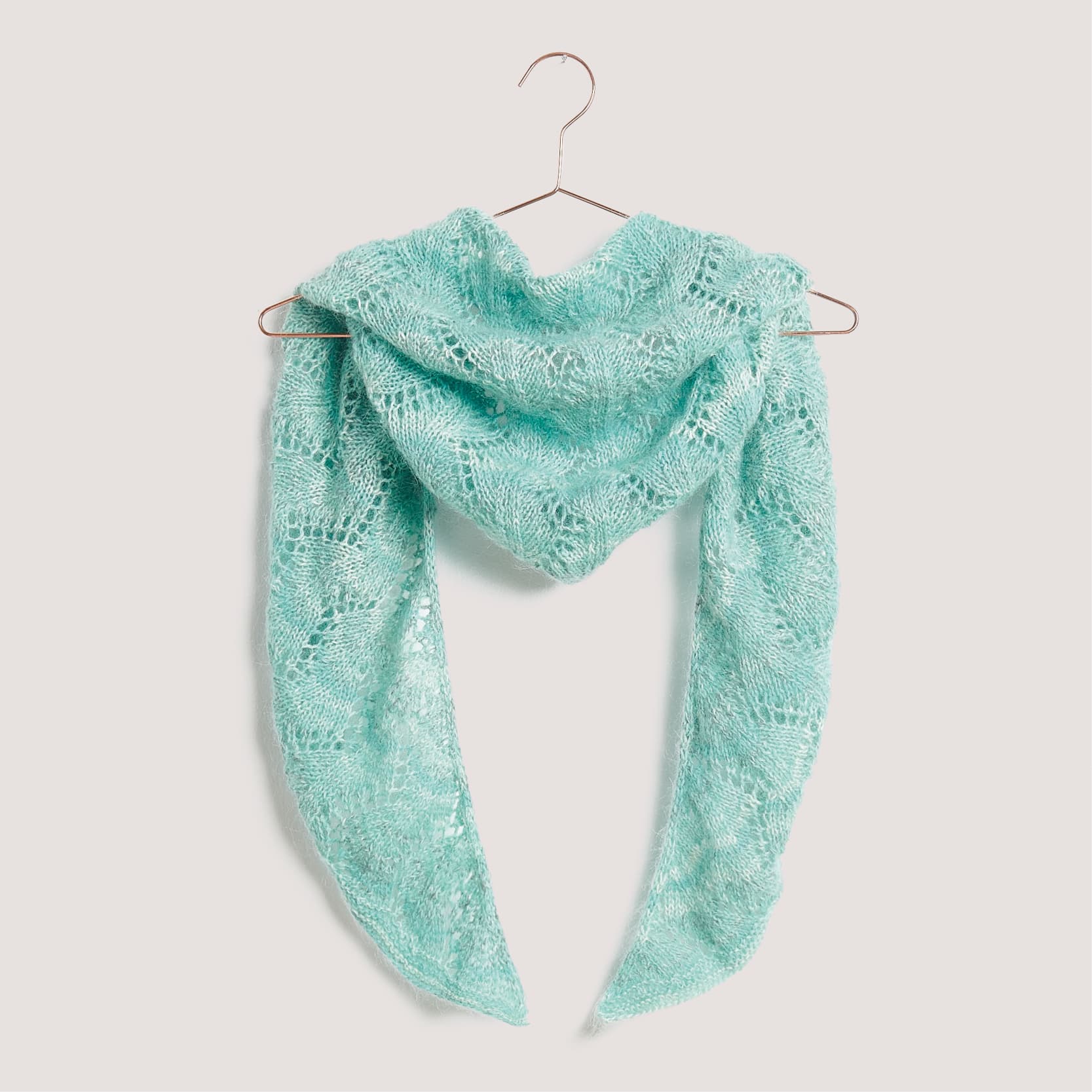 Gestricktes Dreieckstuch: Modell 23 aus dem Heft Lovewool No. 18