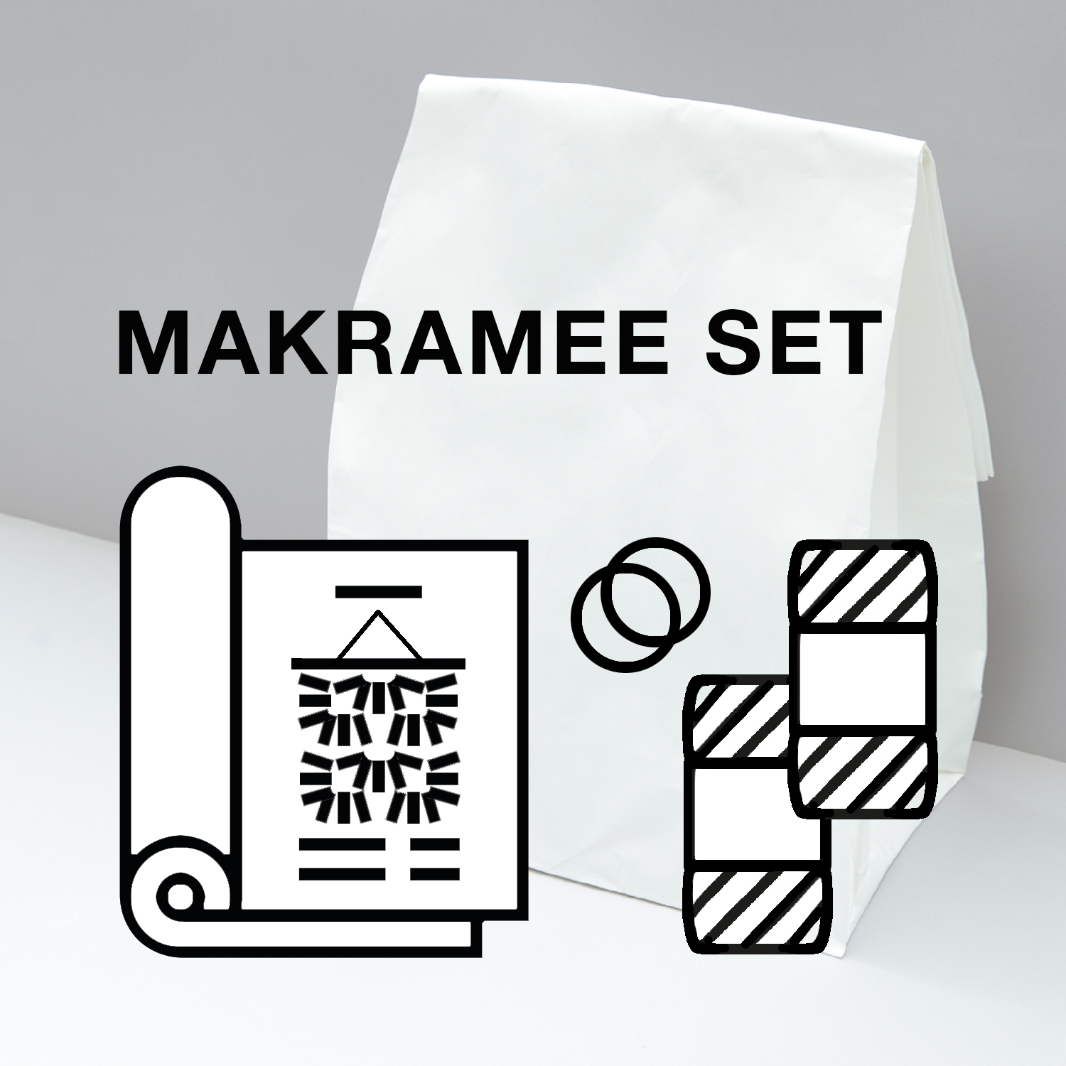 Makramee Set Mini Wandbehang I: Weißer Beutel mit Makramee-Materialien und Anleitung für kreative Wanddekoration.