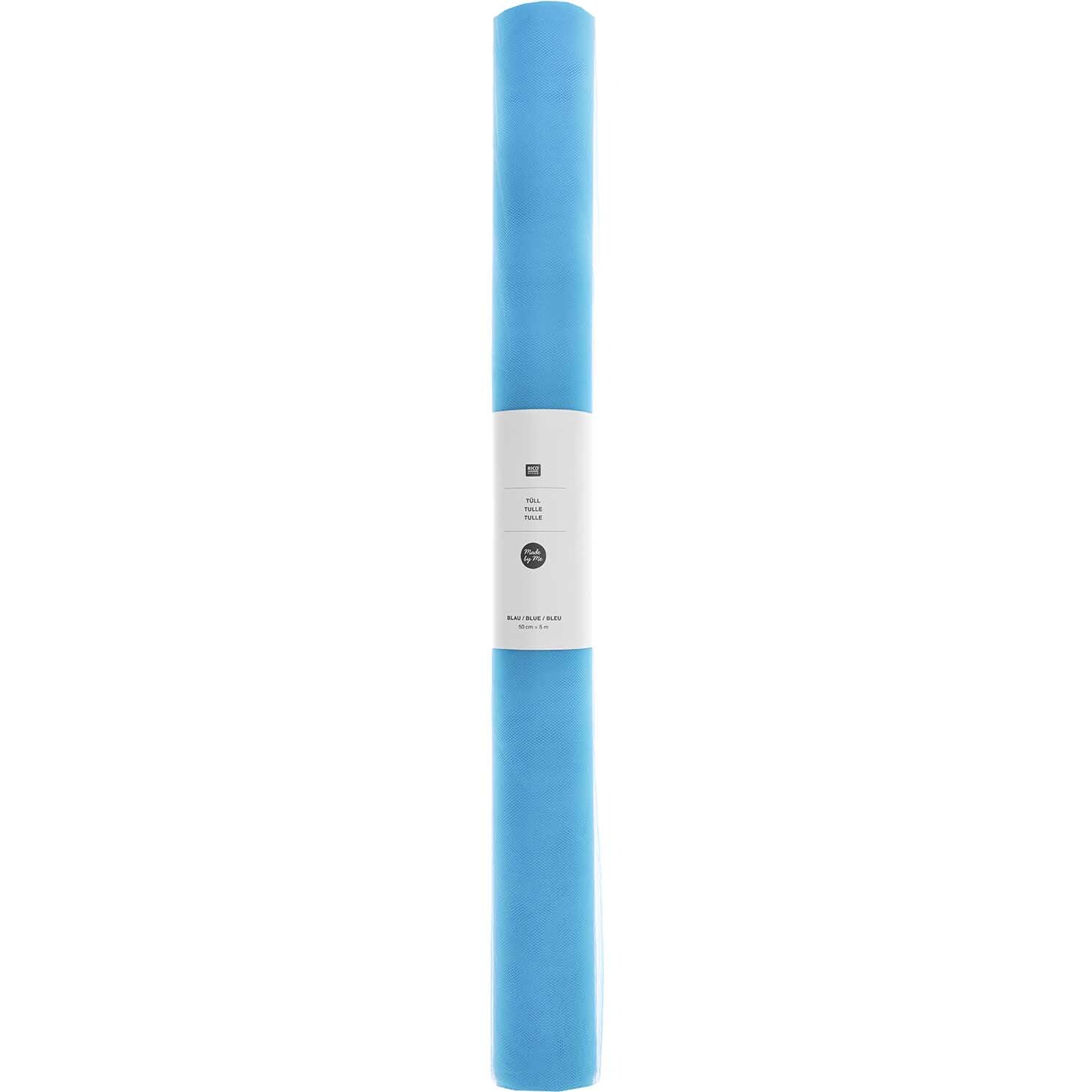 Tüll 50cm 5m von Rico Design in Blau, aufgerollt und stehend, ideal für kreative Projekte.