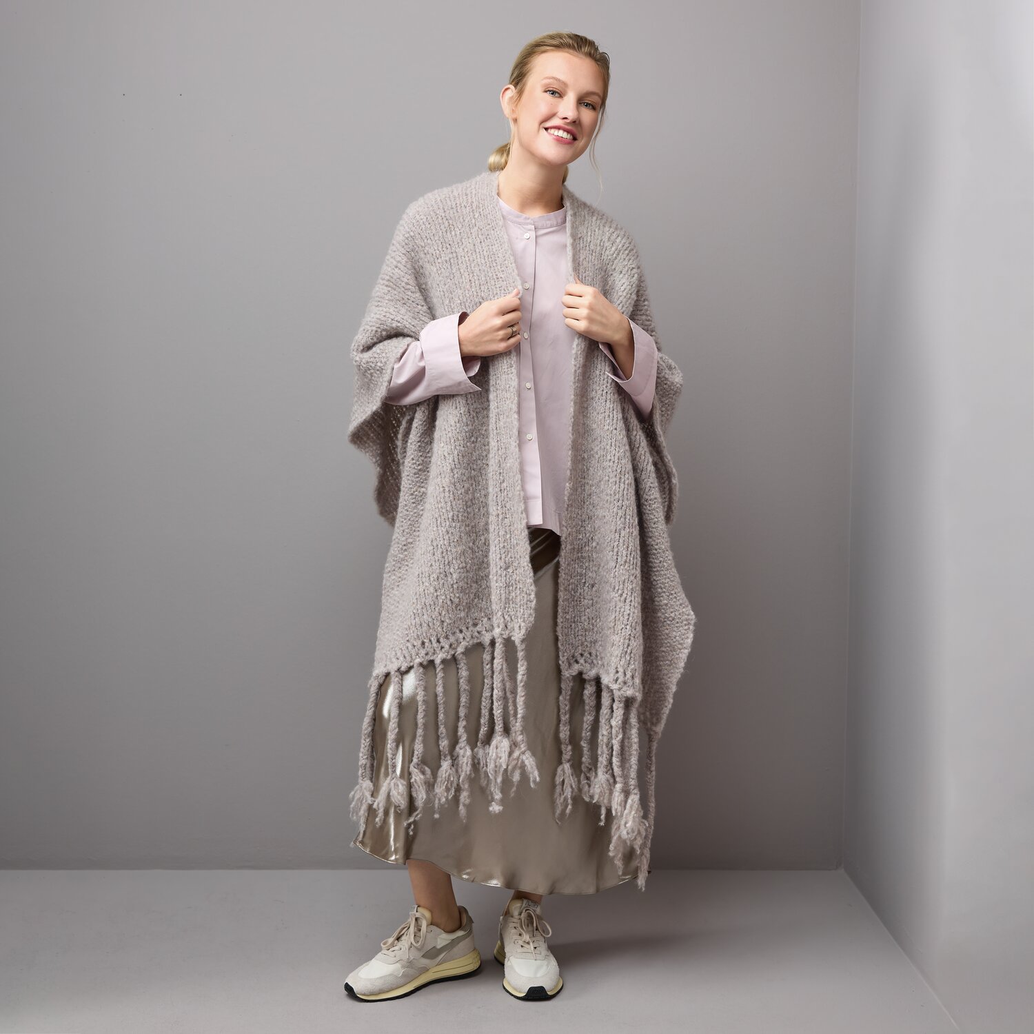 Strickset Poncho Modell 07a aus Die Neue Masche No. 10 von Rico Design