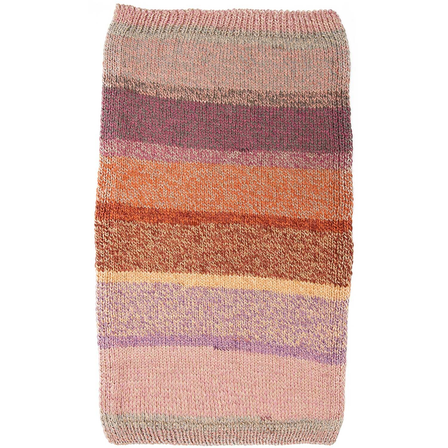 Creative Chic-Unique: Weiches Garn von Rico Design in warmen Farbtönen, ideal für Strickprojekte.
